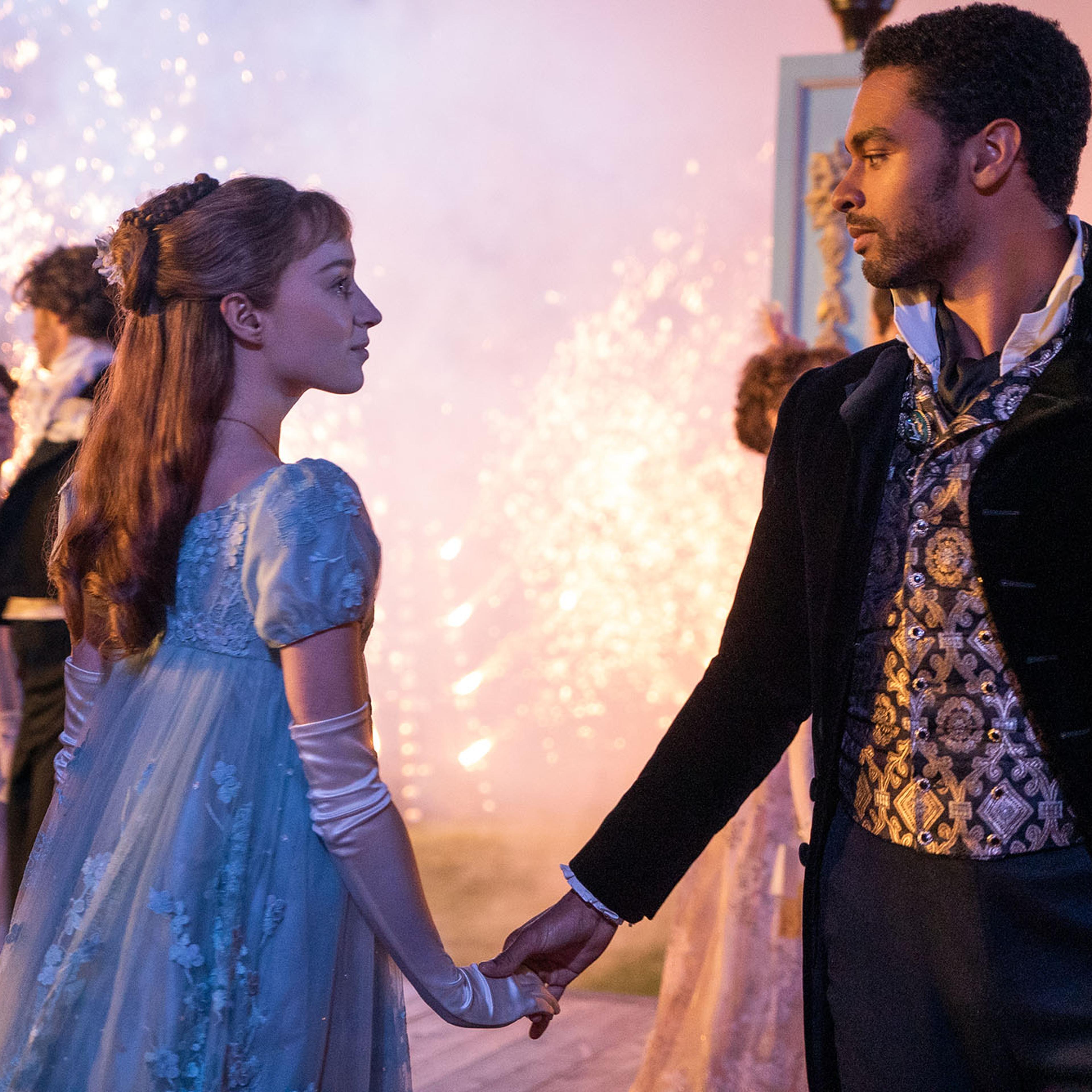 BRIDGERTON (L to R) PHOEBE DYNEVOR as DAPHNE BRIDGERTON and REGÉ-JEAN PAGE as SIMON BASSET in episode 101 of BRIDGERTON Cr. LIAM DANIEL/NETFLIX © 2020