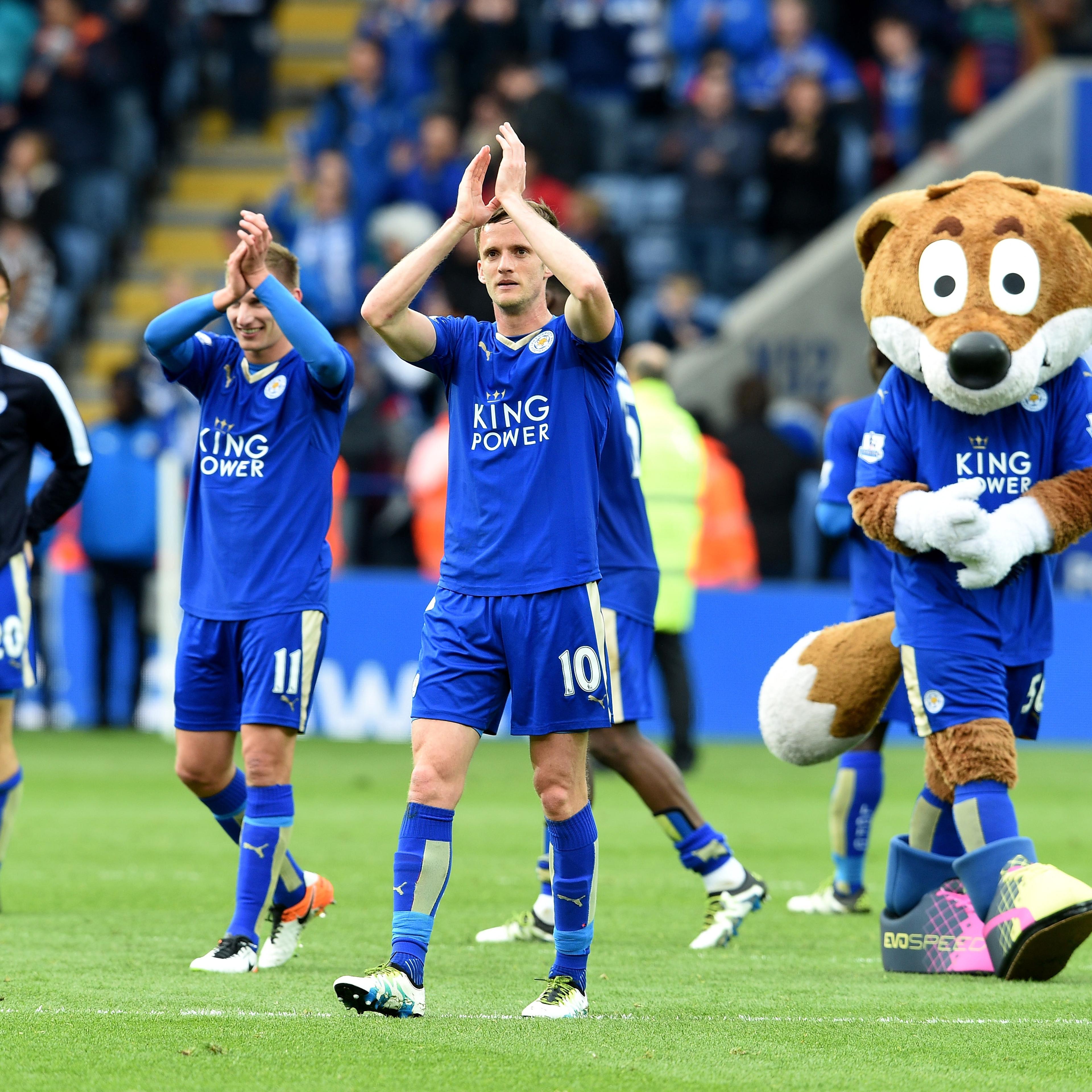 Leicester City players acknowledge crowd during the Barclays Premier League match between Leicester City and Swansea City at the King Power Stadium on April 24, 2016 in Leicester, England.