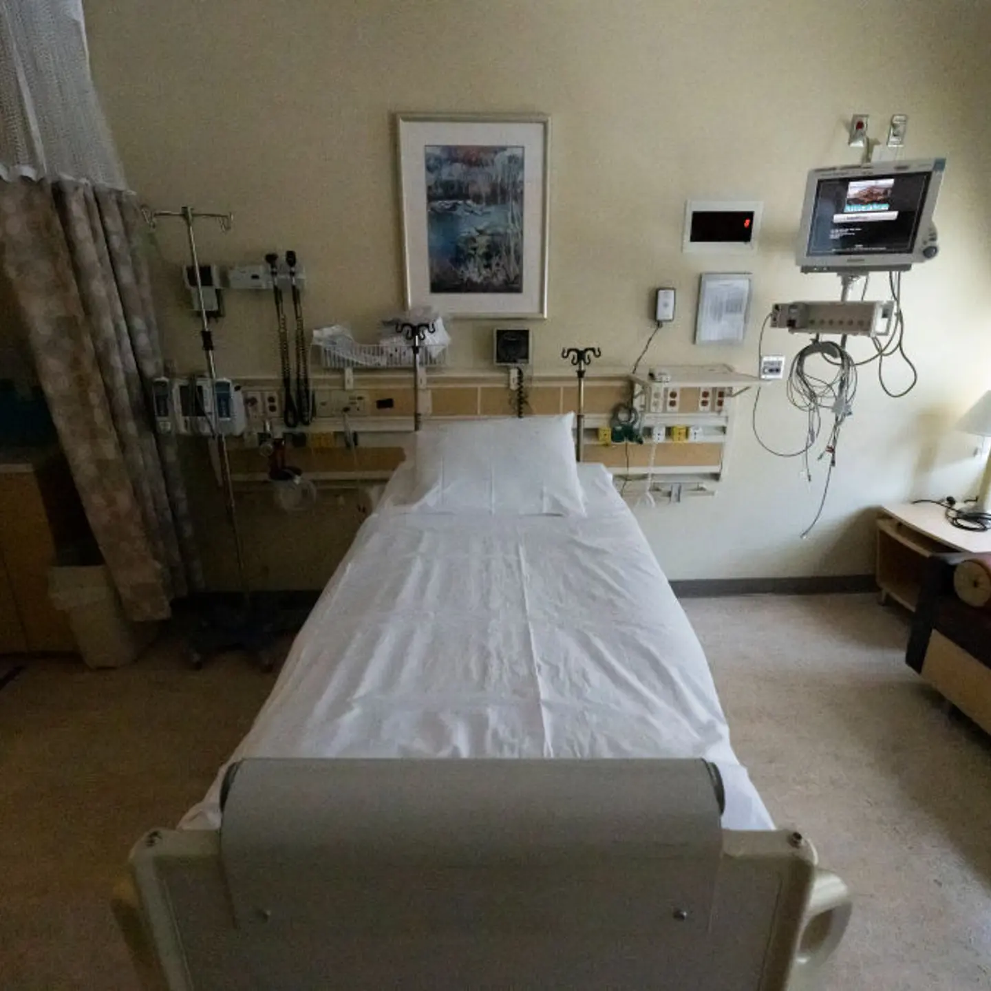 Hospitals see decrease in COVID-19 patients