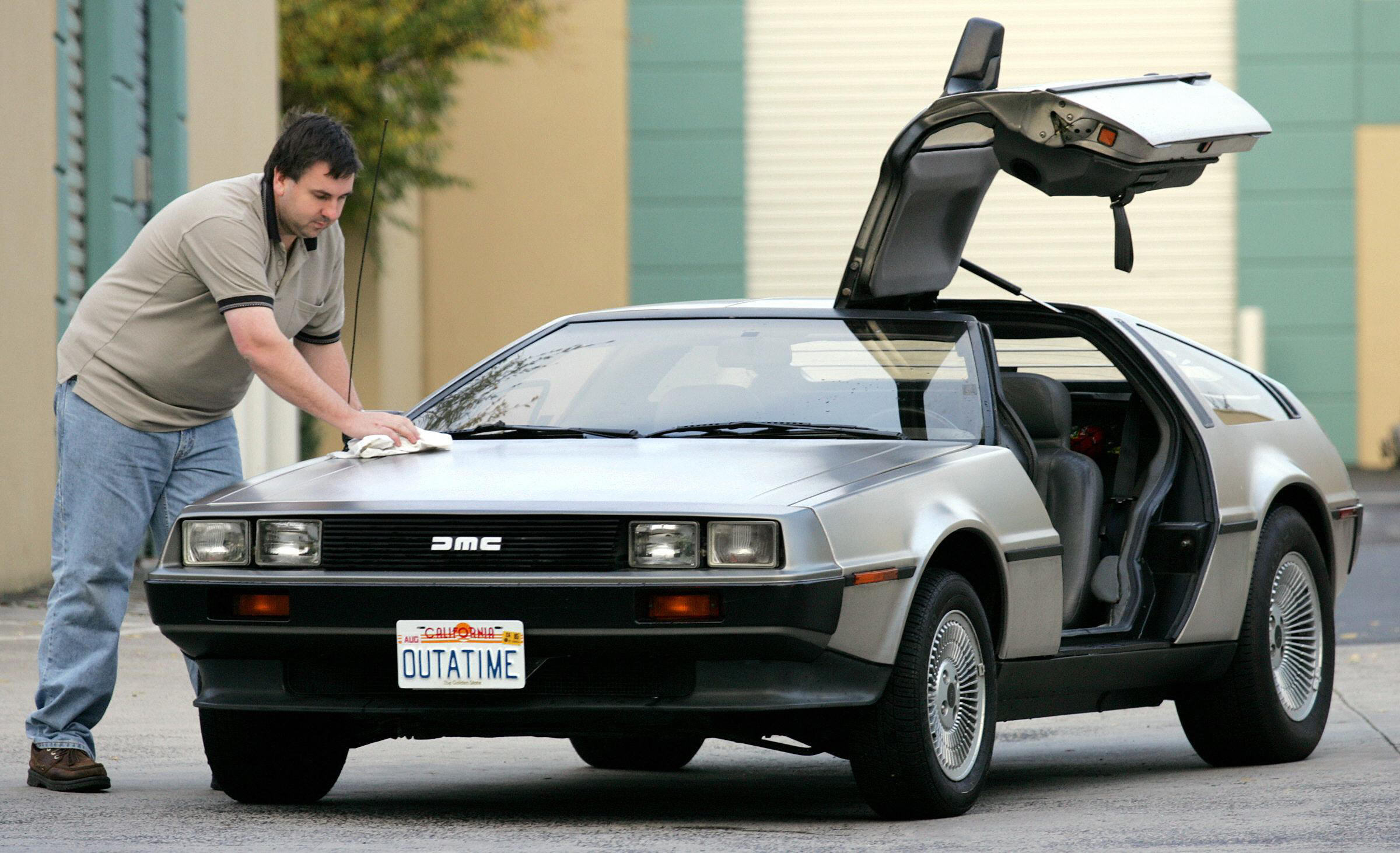 A man polishes his 1981 De Lorean DMC-12 in Melbourne in July 2004,