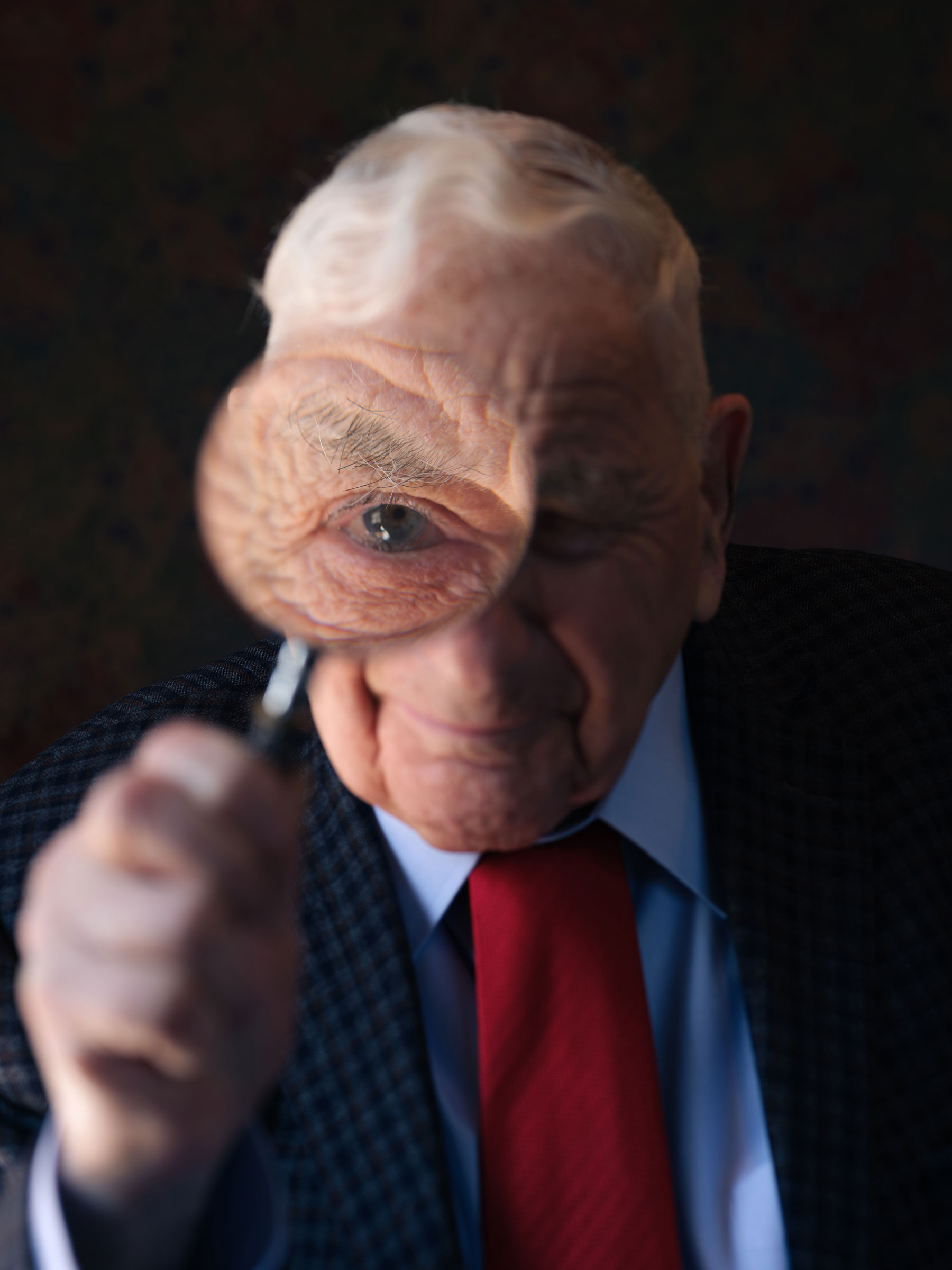 A portrait of Dr. Spitz and his magnifying glass.