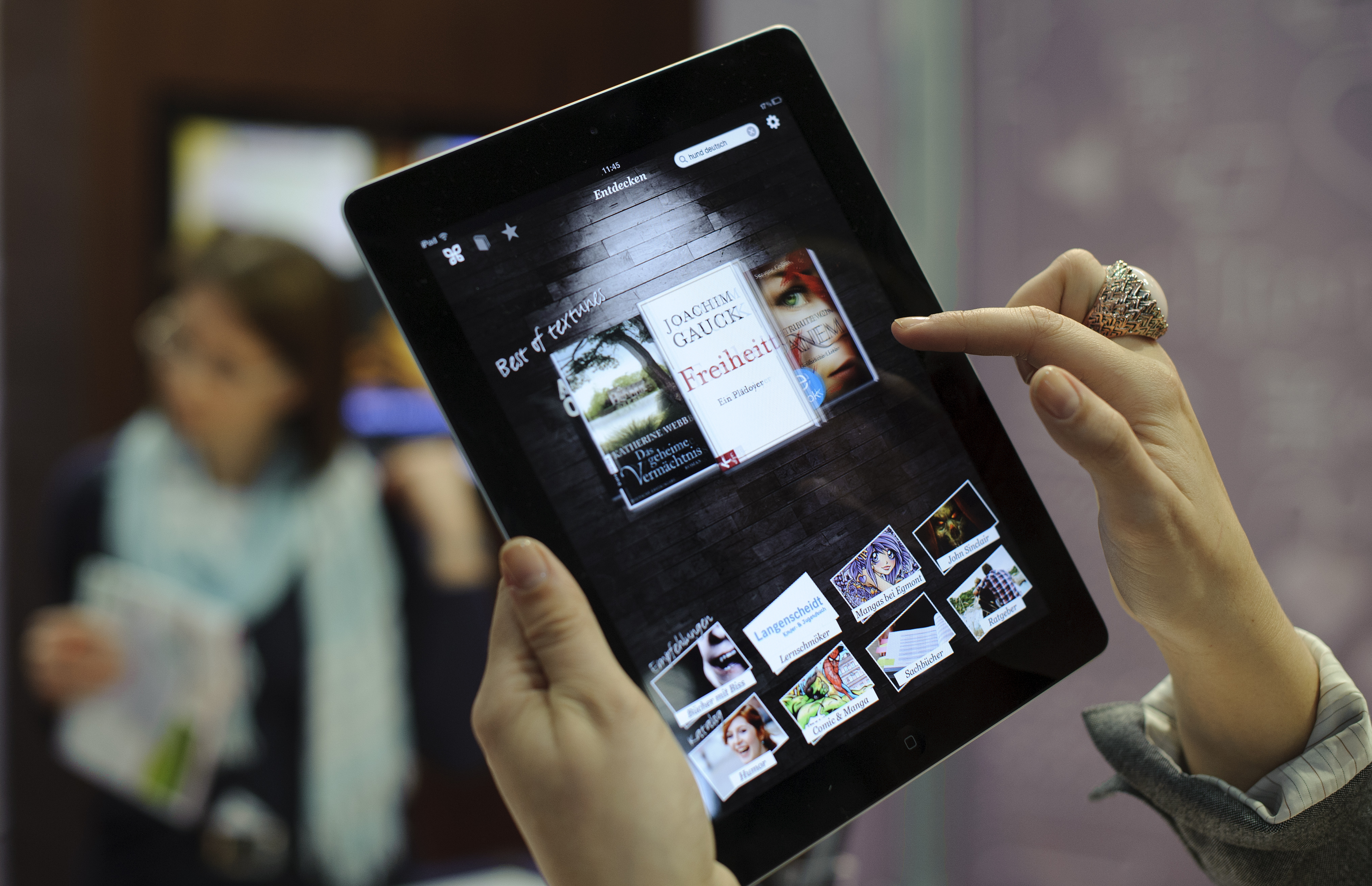 Fair goers try out the textunes eBook re