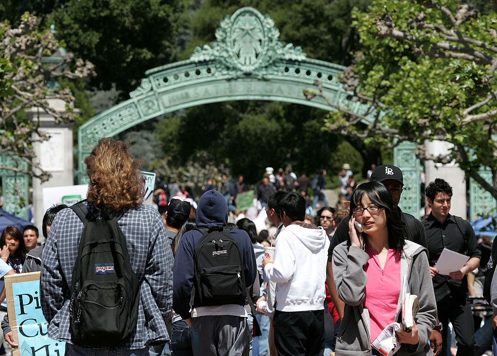 UC Berkeley students walk through Sather Gate on the UC Berkeley campus April 17, 2007 in Berkeley, California.  