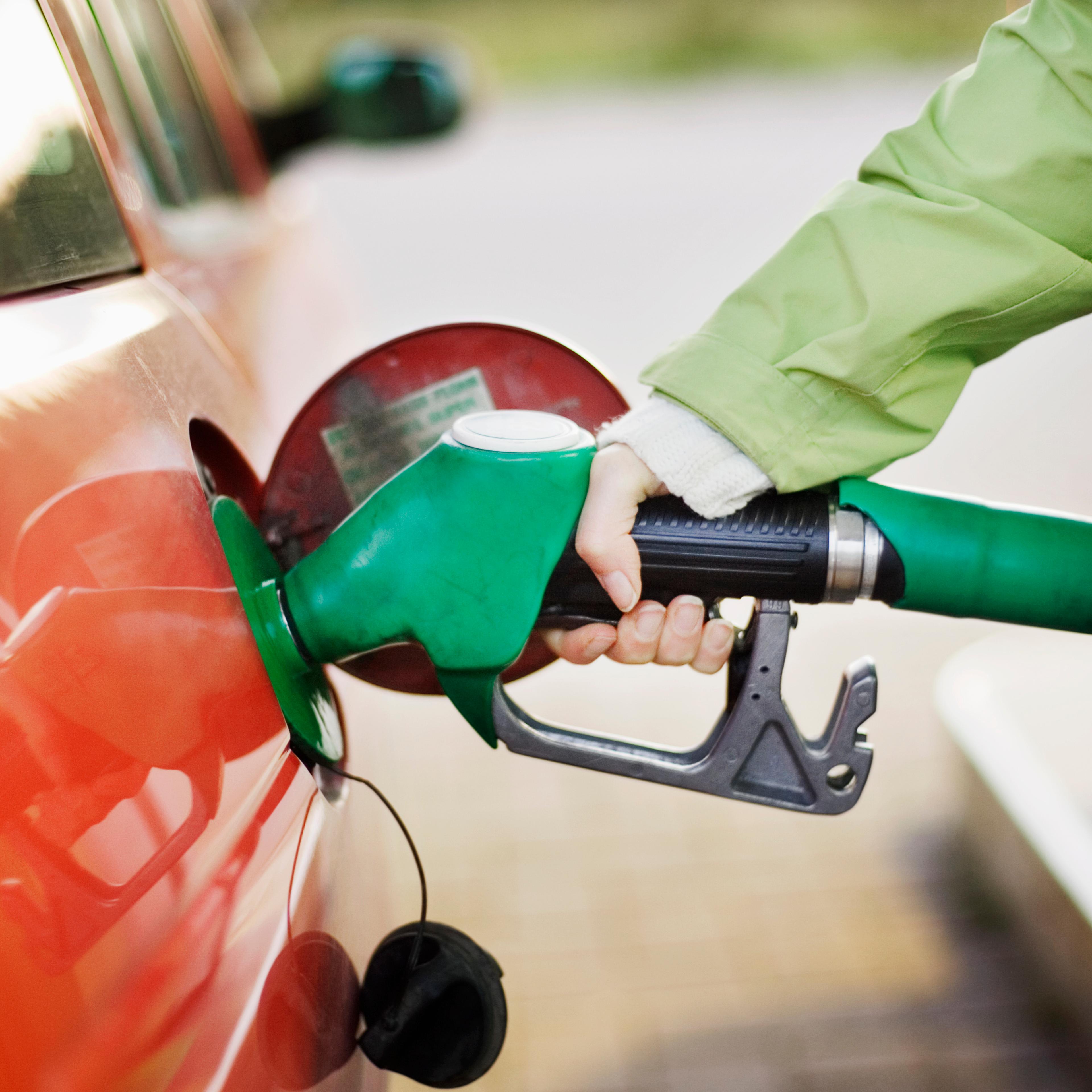 pumping-gas-car