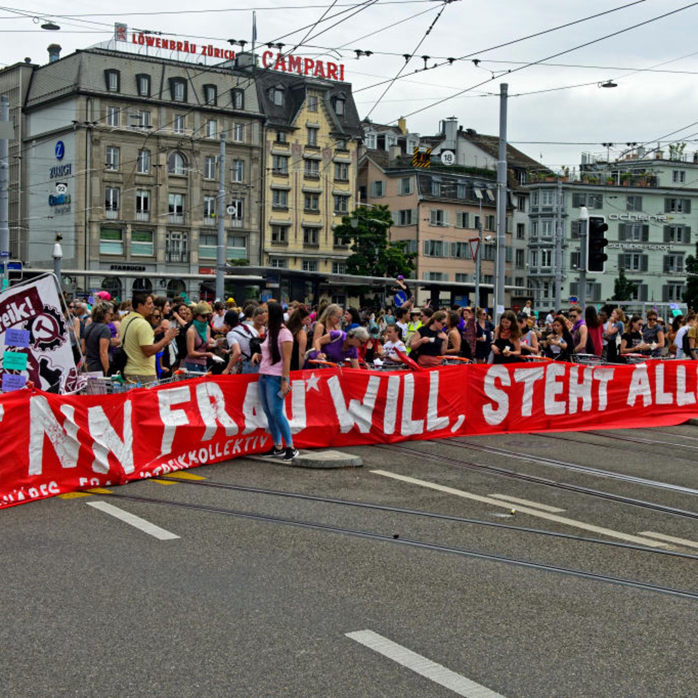 Banner displaying the slogan If women want, everything comes to a standstill, womens strike 14 June 2019, Zurich, Switzerland