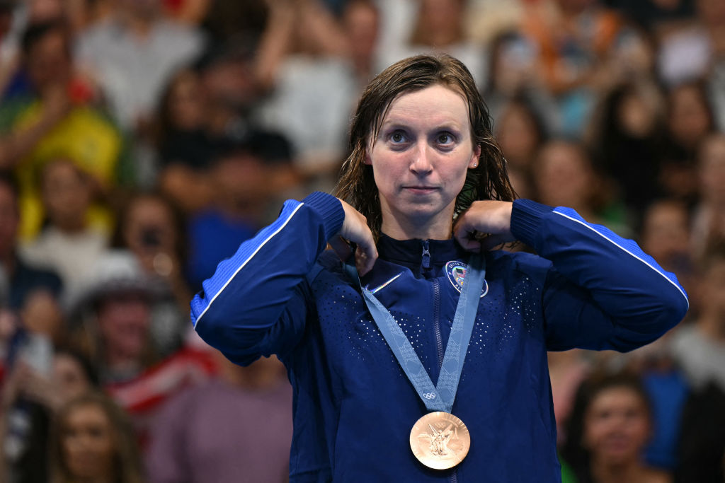 SWIMMING-OLY-PARIS-2024-MEDALS