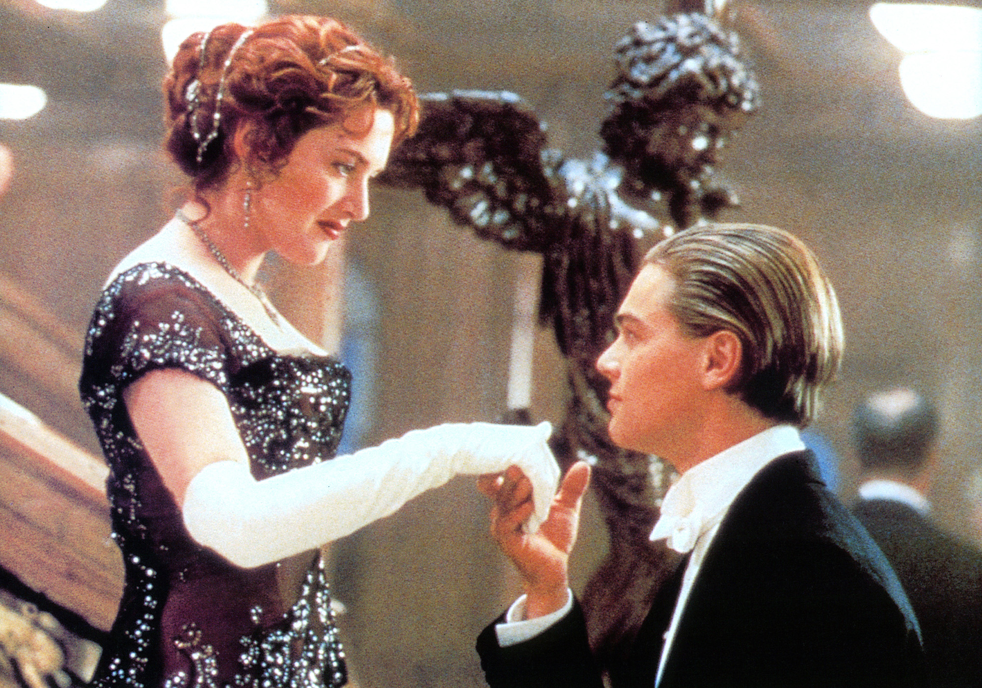 Kate Winslet And Leonardo DiCaprio In 'Titanic'