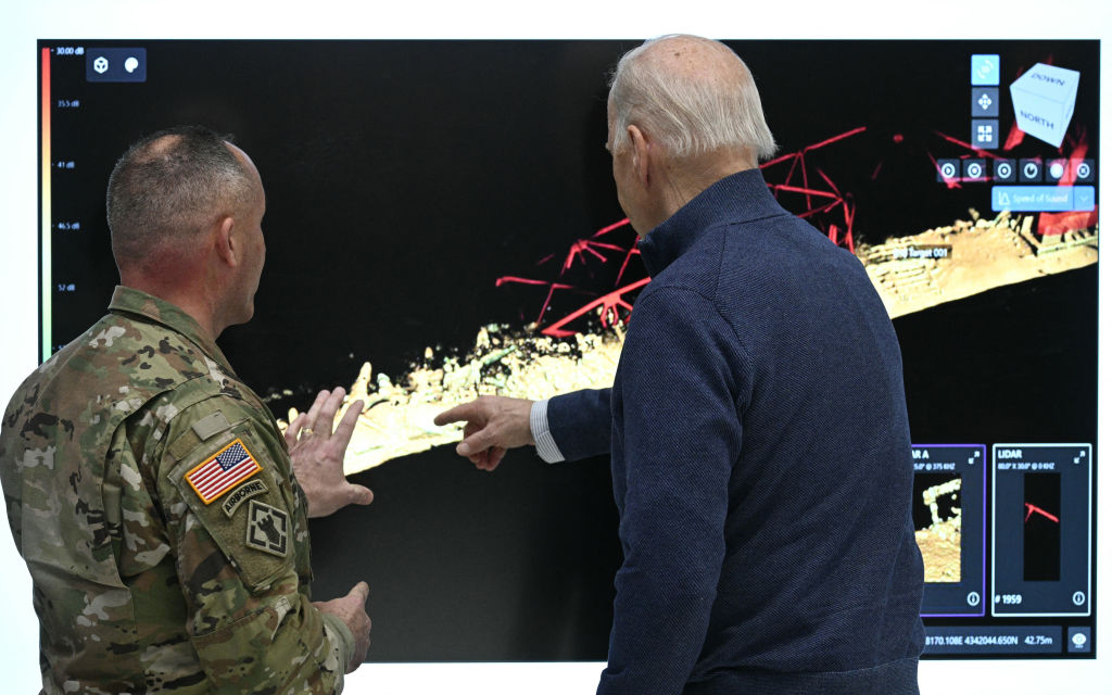 US-POLITICS-BIDEN-BRIDGE-COLLAPSE