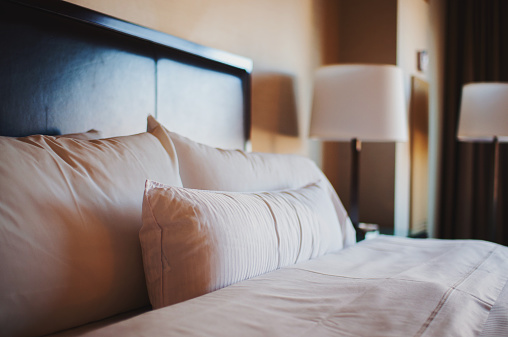 pillows-bed