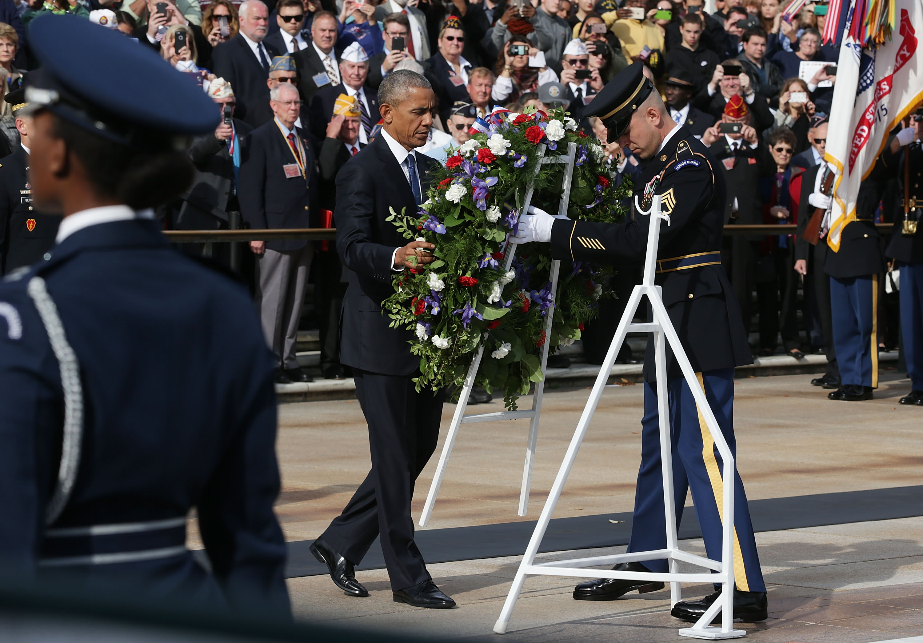 President Obama Lays Wreath At Tomb Of Unknown Soldier On Veterans Day