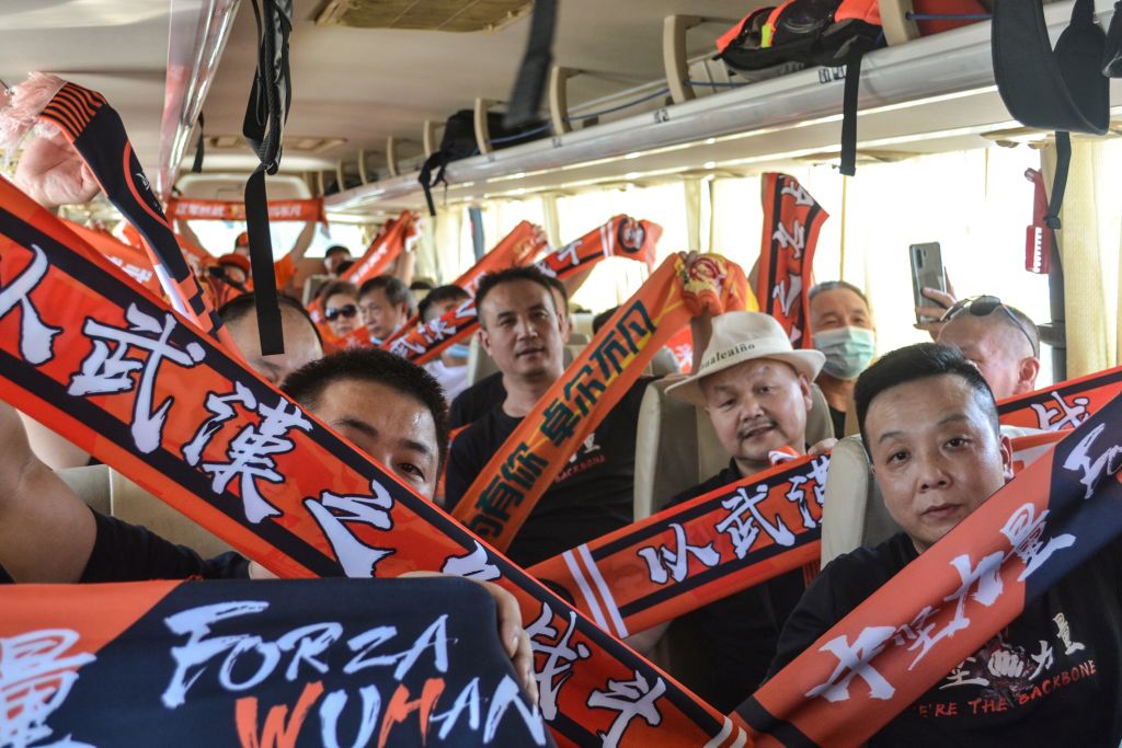FBL-ASIA-CHN-HEALTH-VIRUS-WUHAN-FANS