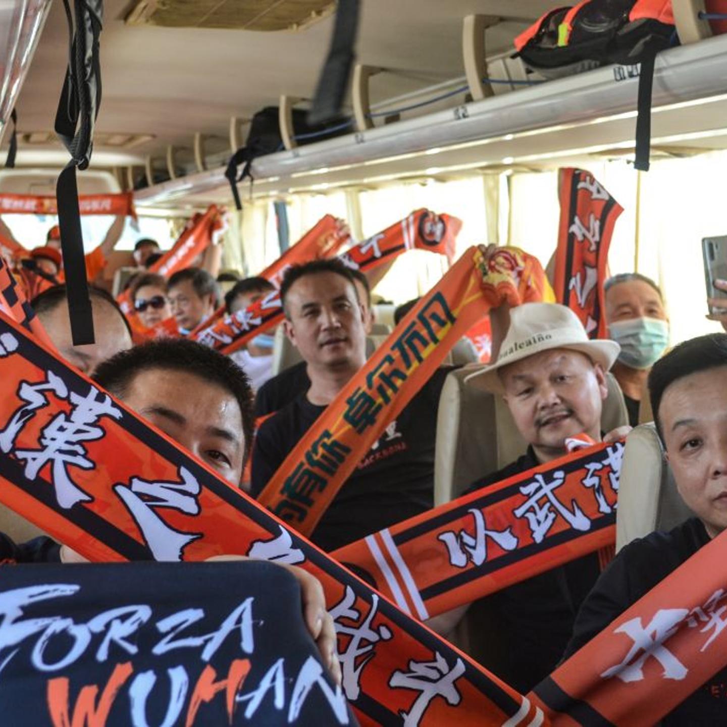 FBL-ASIA-CHN-HEALTH-VIRUS-WUHAN-FANS