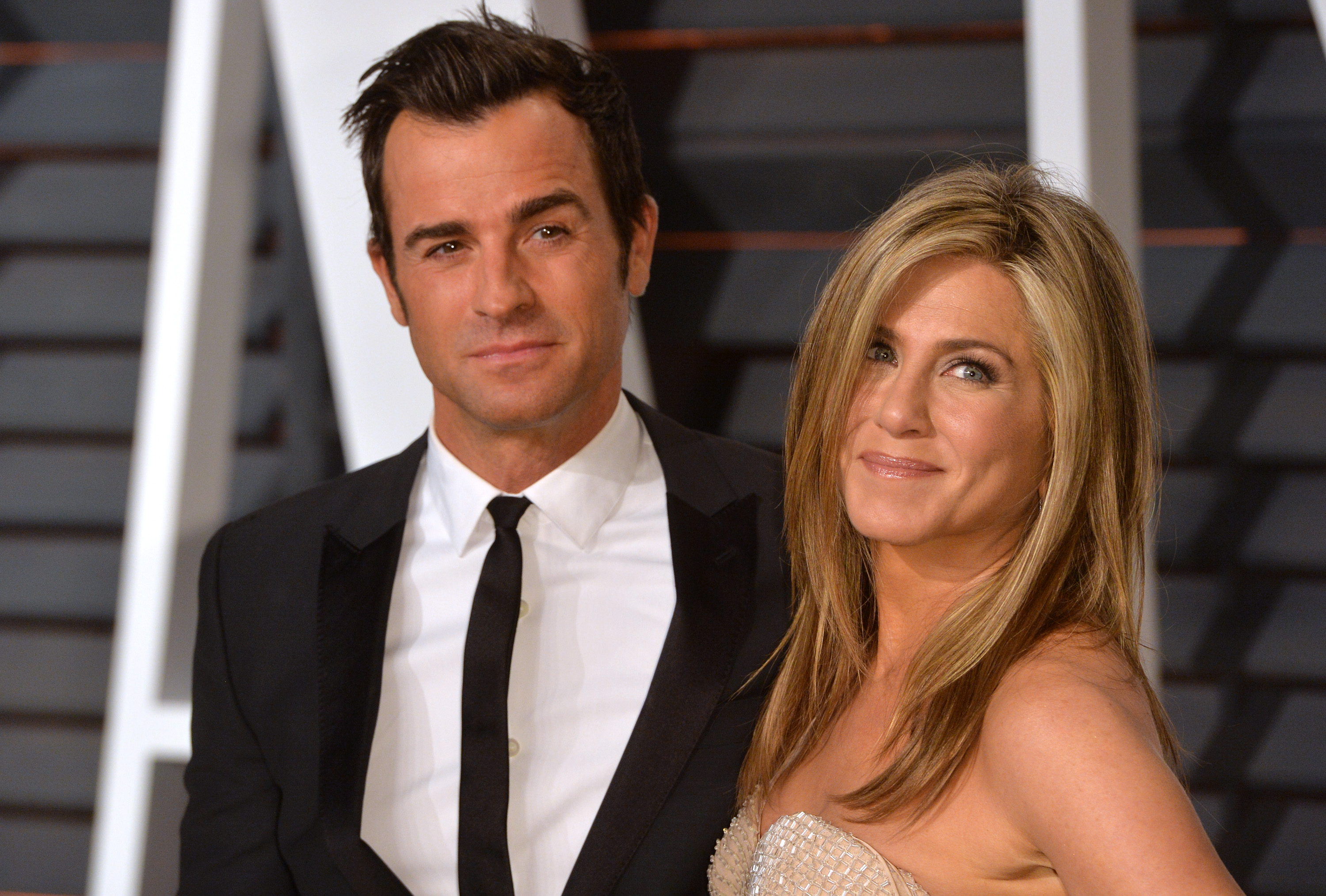 Justin Theroux and Jennifer Aniston arrive at the 2015 Vanity Fair Oscar Party Hosted By Graydon Carter at Wallis Annenberg Center for the Performing Arts on February 22, 2015 in Beverly Hills, California.