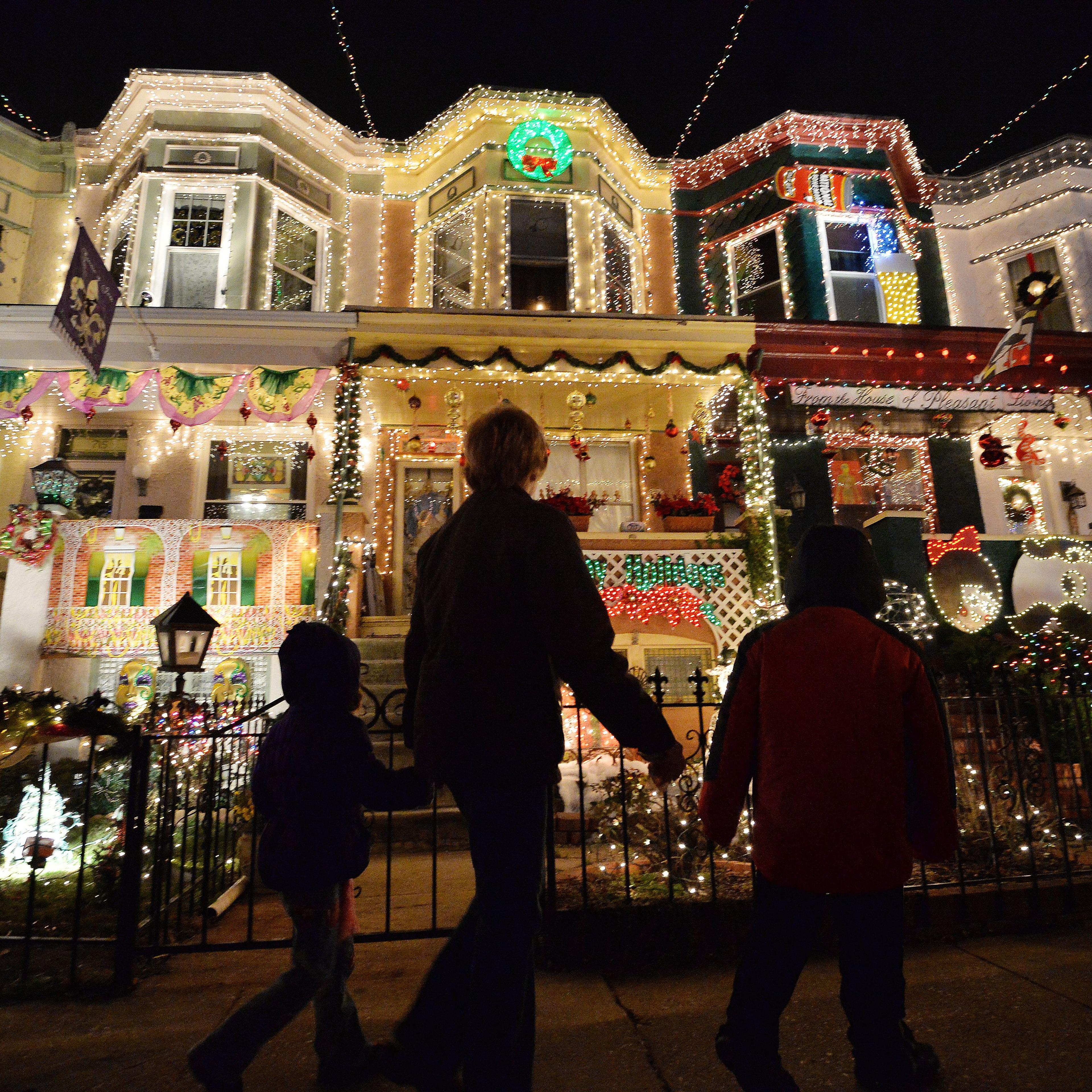 US-CHRISTMAS-LIGHTS