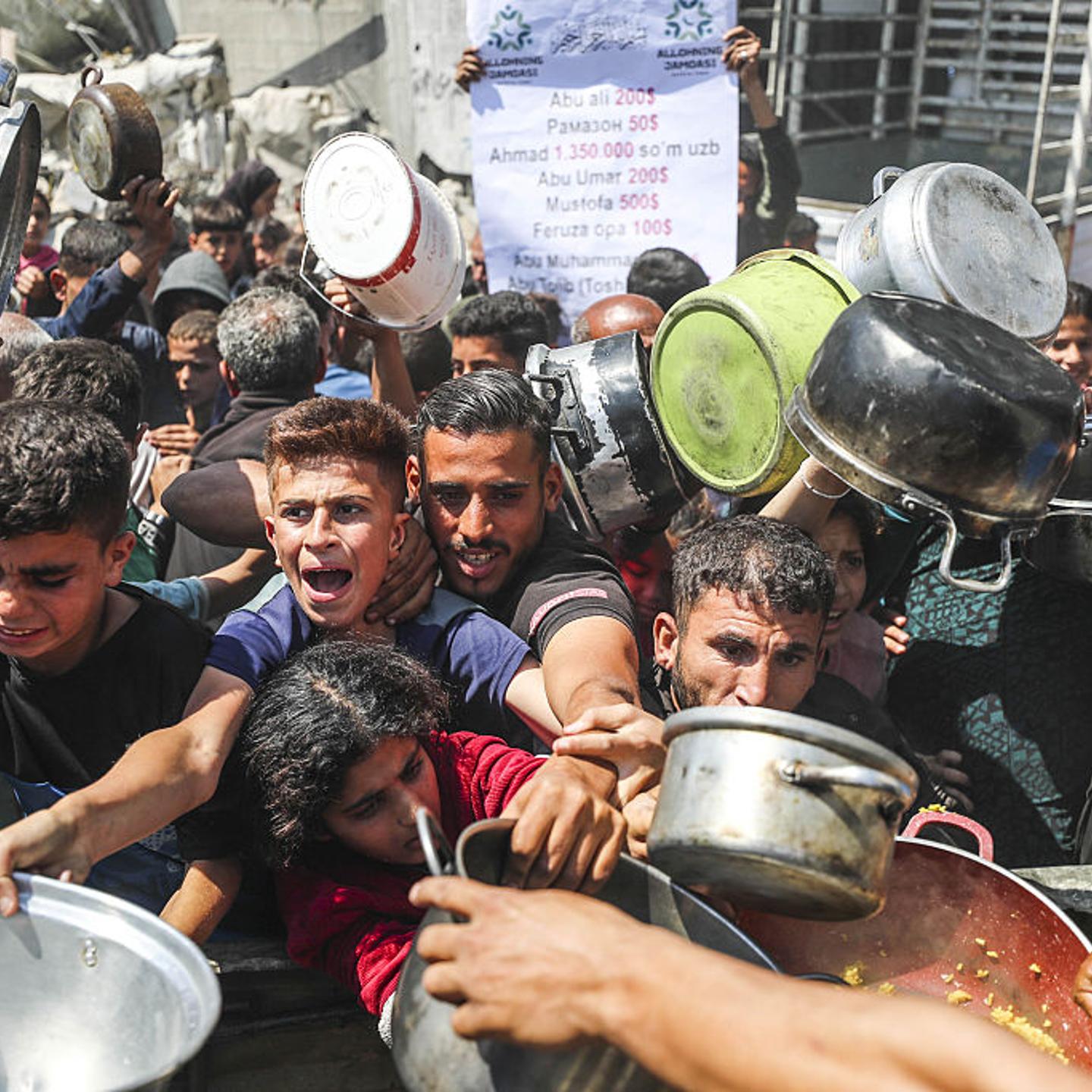 Displaced Palestinians queue for hot meals amid worsening crisis in Gaza