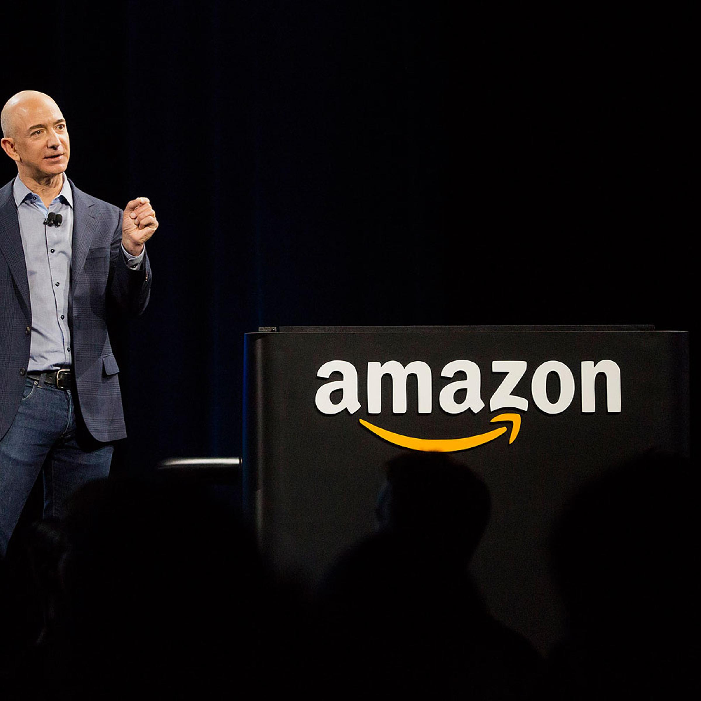 Amazon CEO Bezos Introduces Smartphone to Take on Apple, Samsung