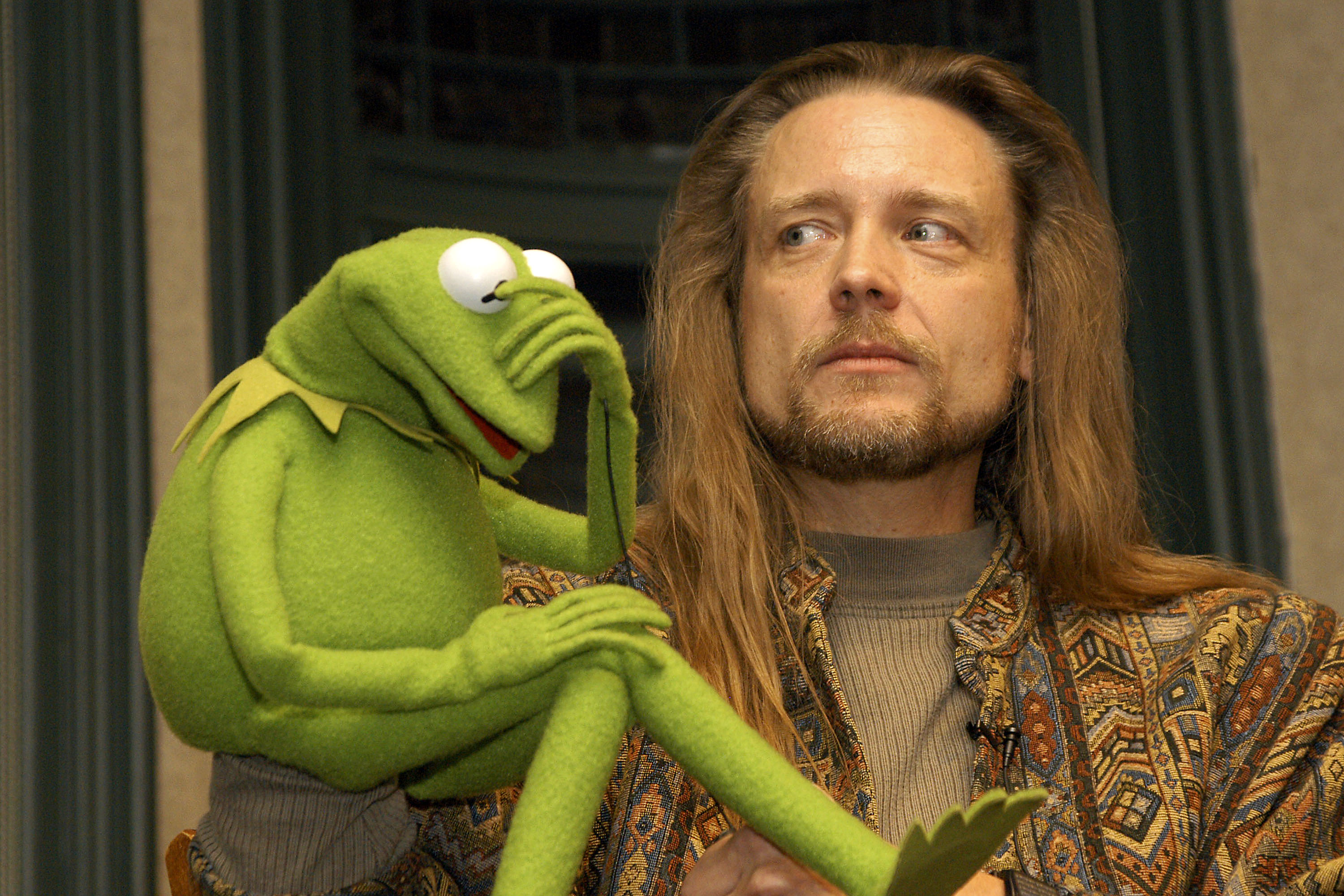 NEW YORK - NOVEMBER 14: Muppet Kermit the Frog and his operator Steve Whitmire take questions from the audience November 14, 2003, at Barnes &amp; Noble Union Square in New York City. (Photo by Lawrence Lucier/Getty Images)