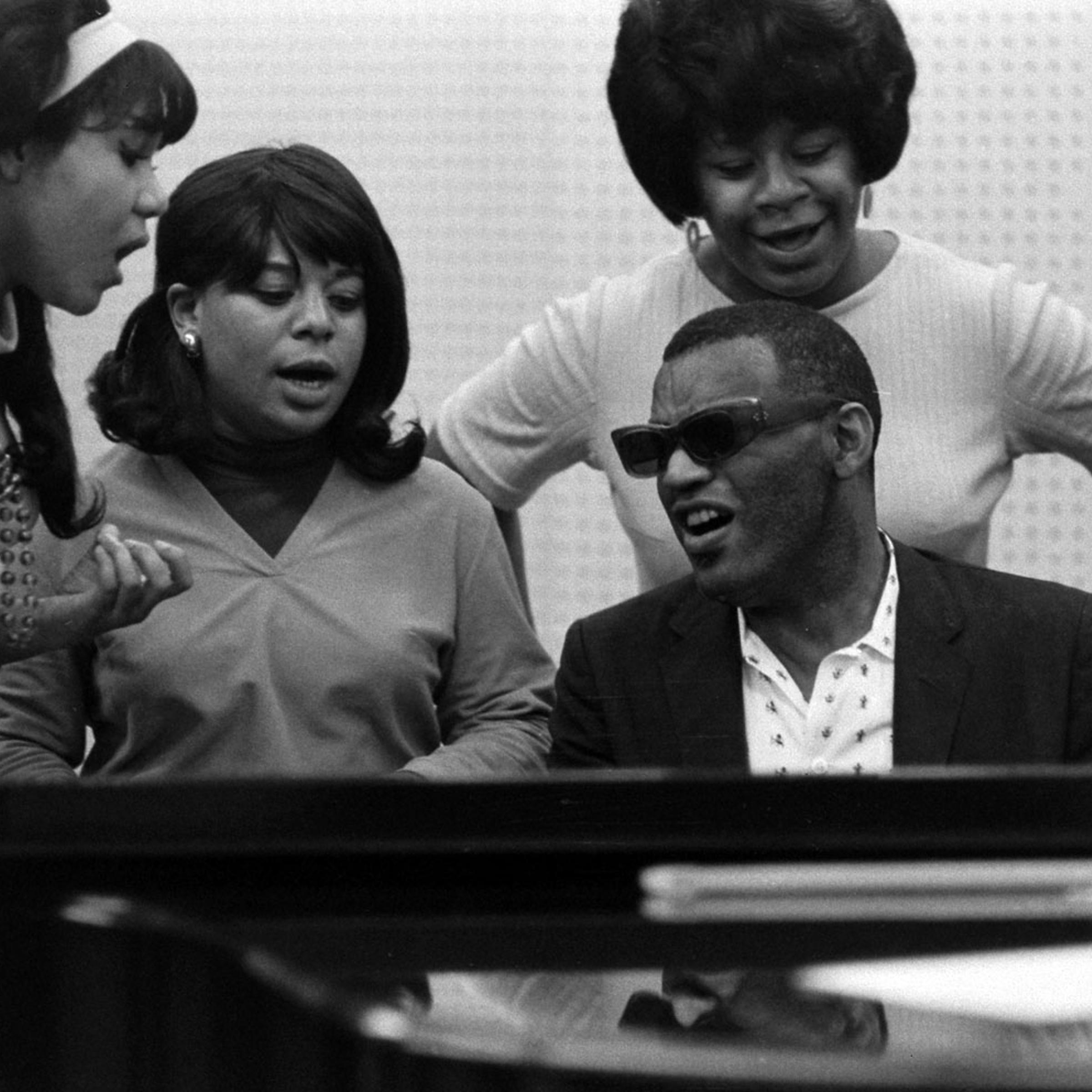 Ray Charles and the Raelettes, 1966.