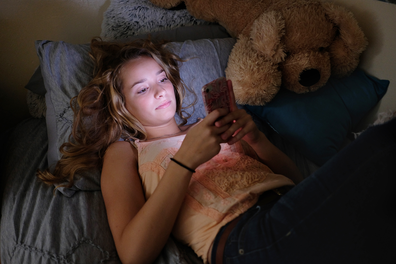 teen-cell-phone-depression-social-media-rania-matar-1