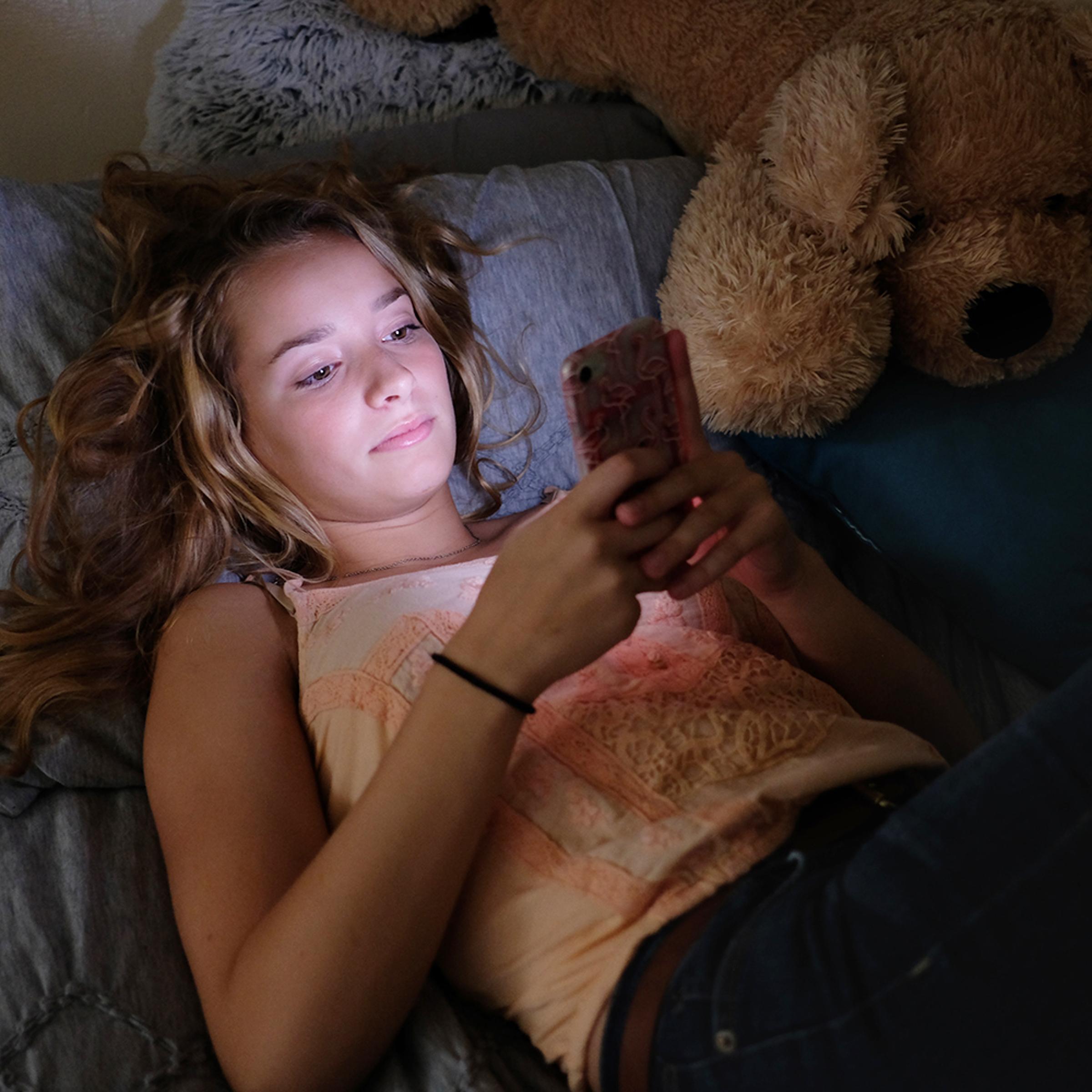 teen-cell-phone-depression-social-media-rania-matar-1