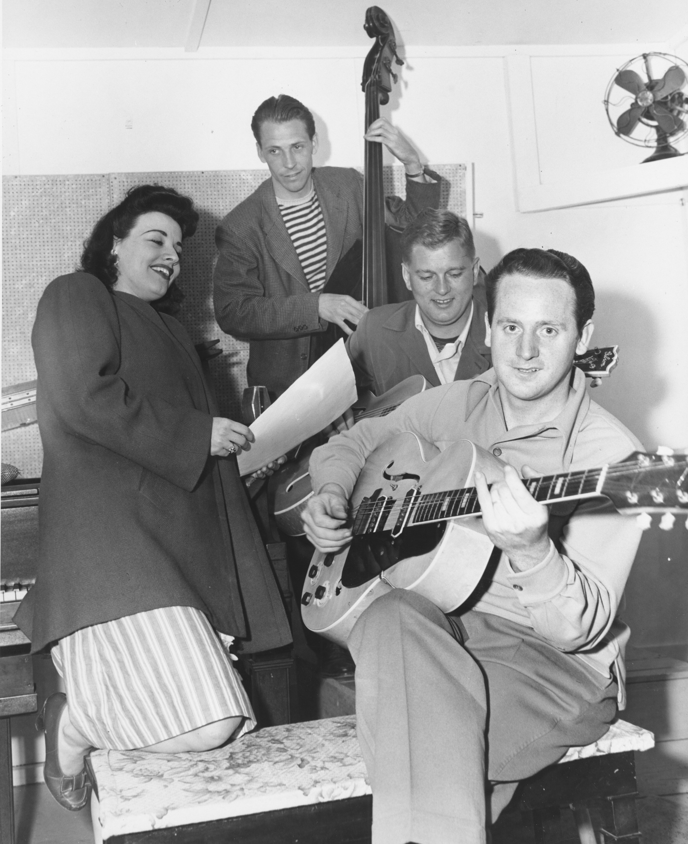 Photos of Les Paul's Life in Music
