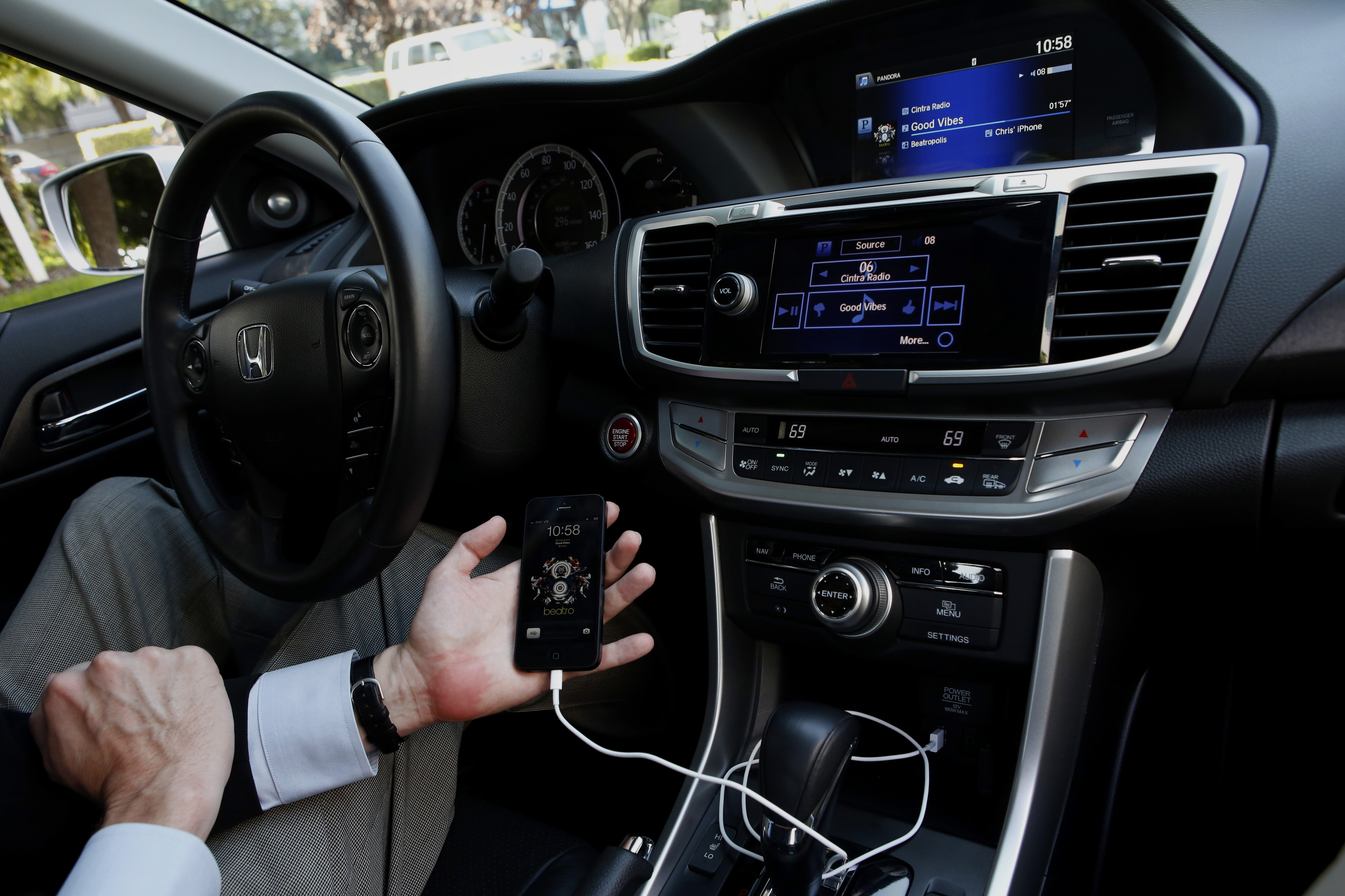 Demonstration Of The New Pandora Operation In A Honda Vehicle