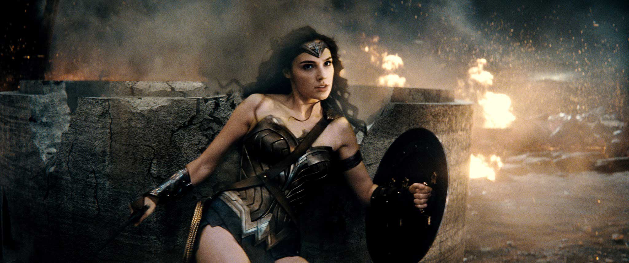 wonder-woman-gal-gadot-batman-v-superman-warner-bros-dc-comics-superheros