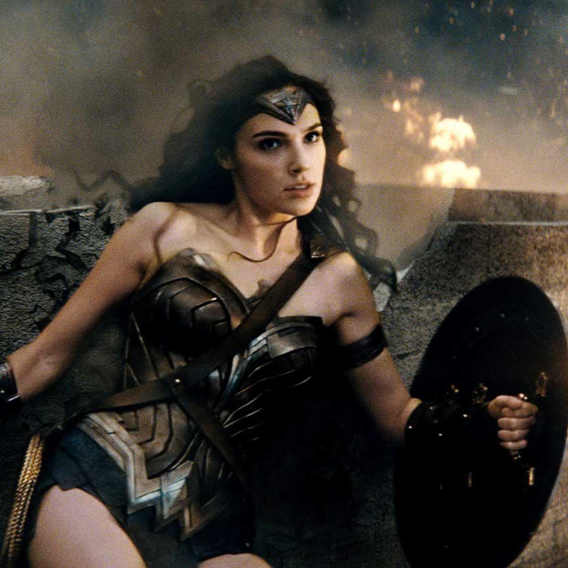 wonder-woman-gal-gadot-batman-v-superman-warner-bros-dc-comics-superheros