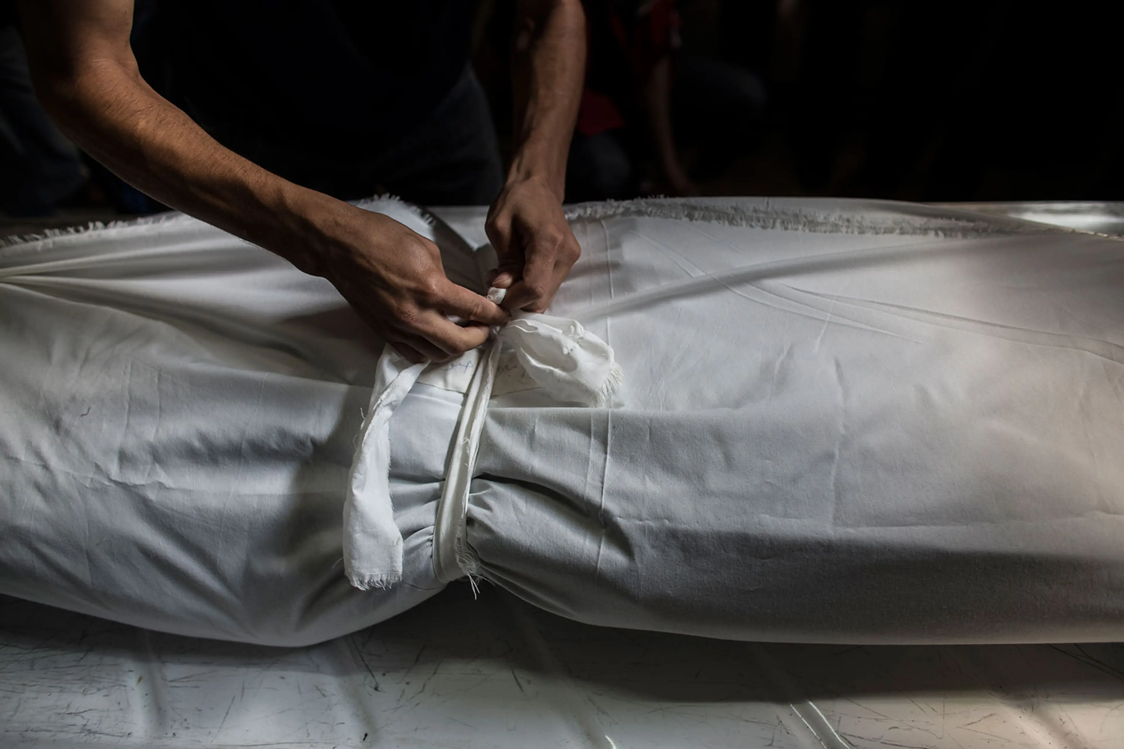 Israeli troops move into Gaza