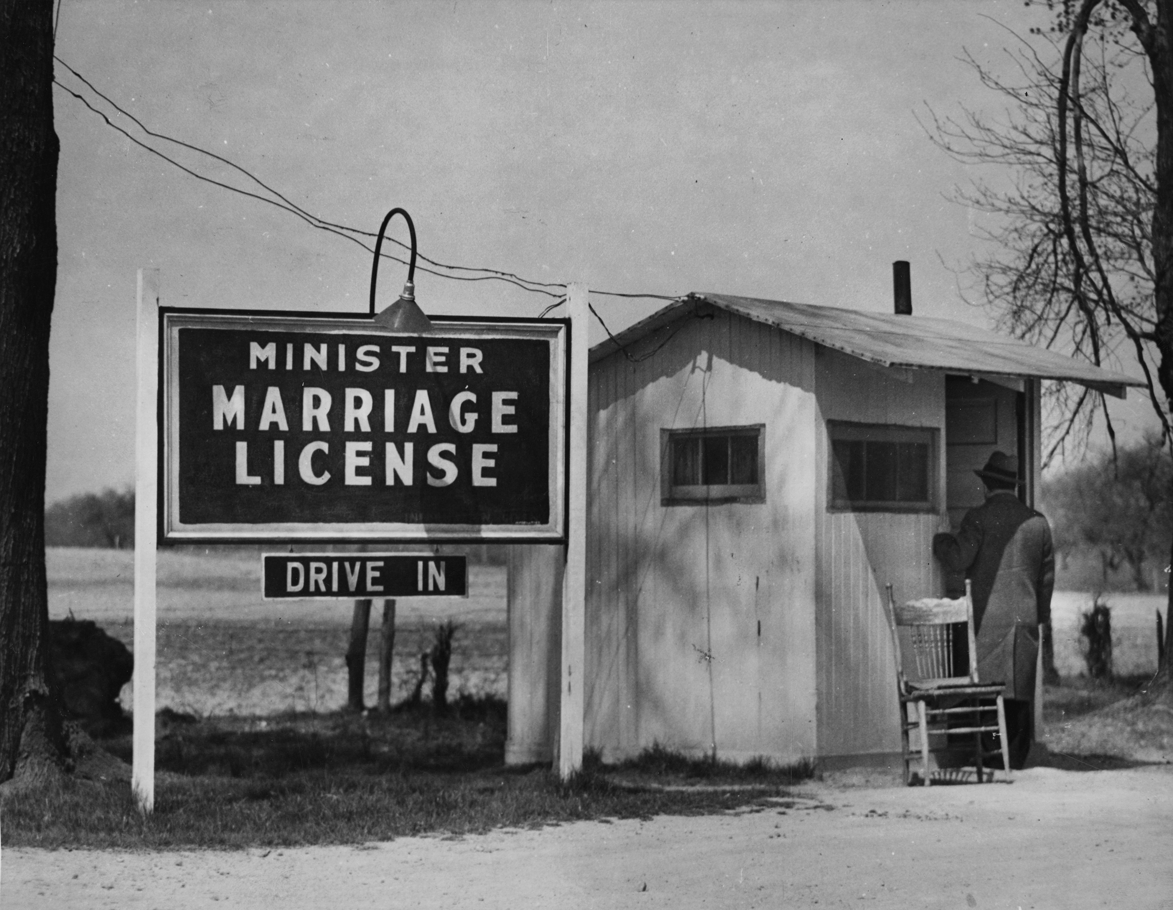 A walk-up customer at the door of a minister's marriage license booth in Elkton, Md. during the 1920-30s