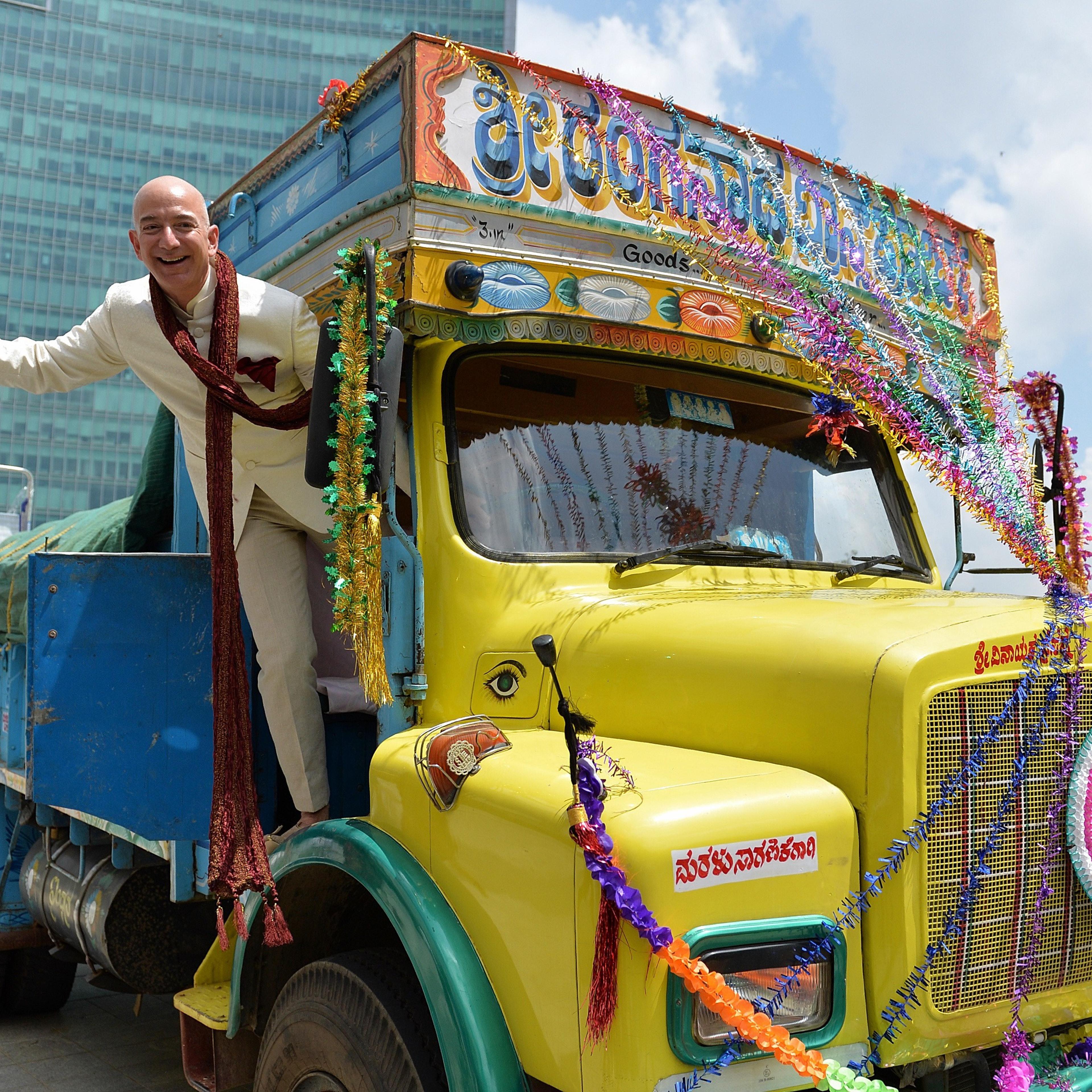 INDIA-ECONOMY-AMAZON-BEZOS