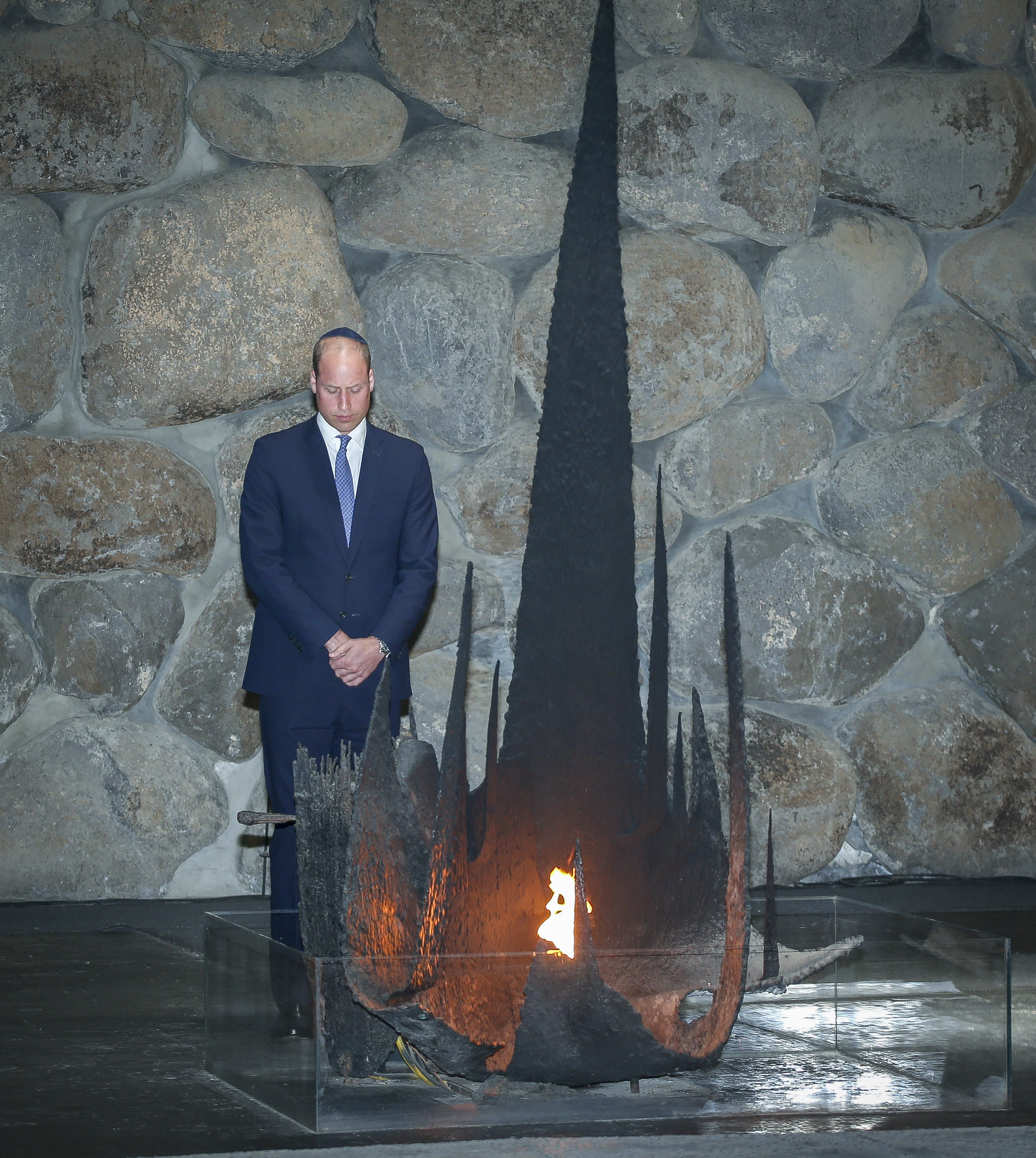 Prince-william-visits-Israel-yad-vashem-memorial
