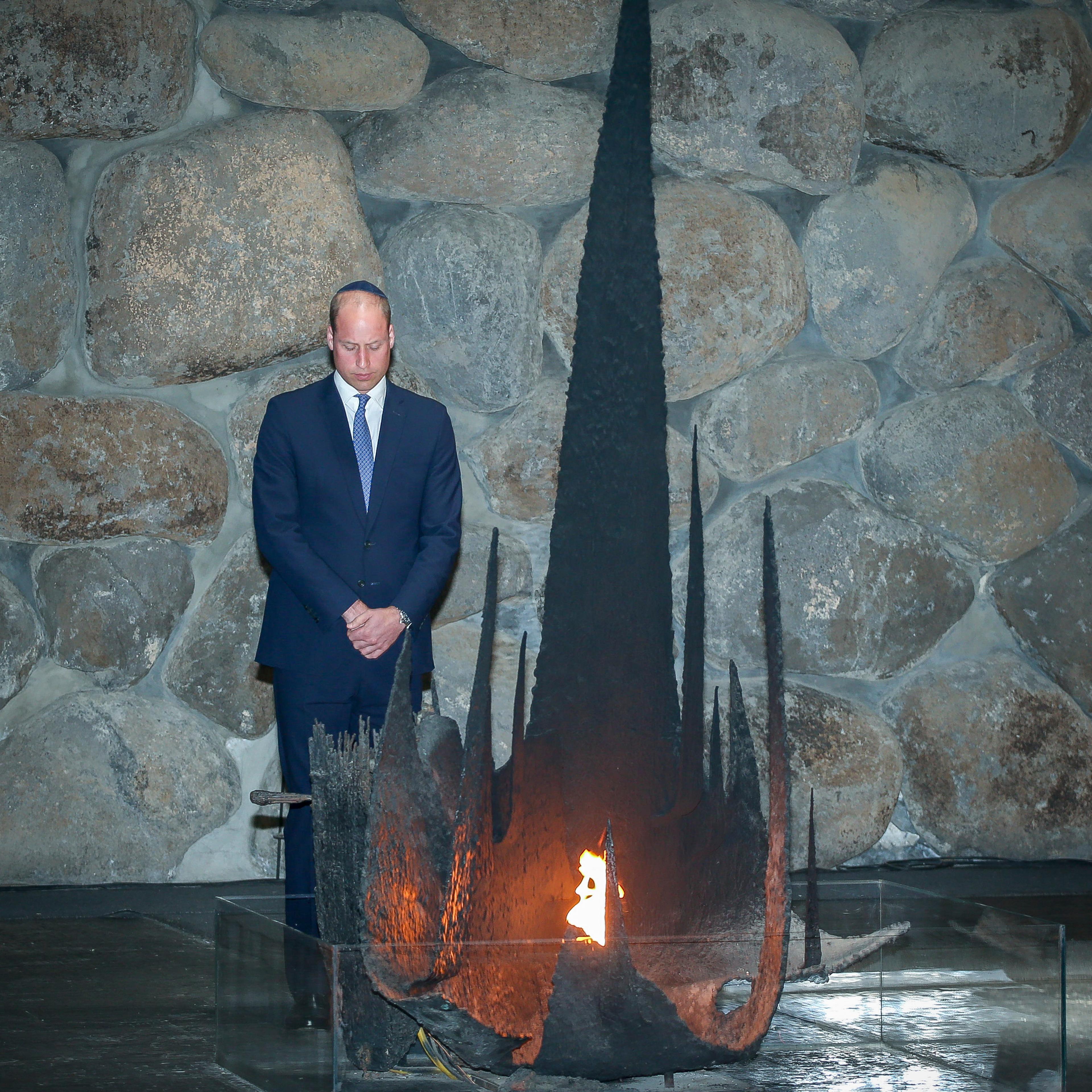Prince-william-visits-Israel-yad-vashem-memorial