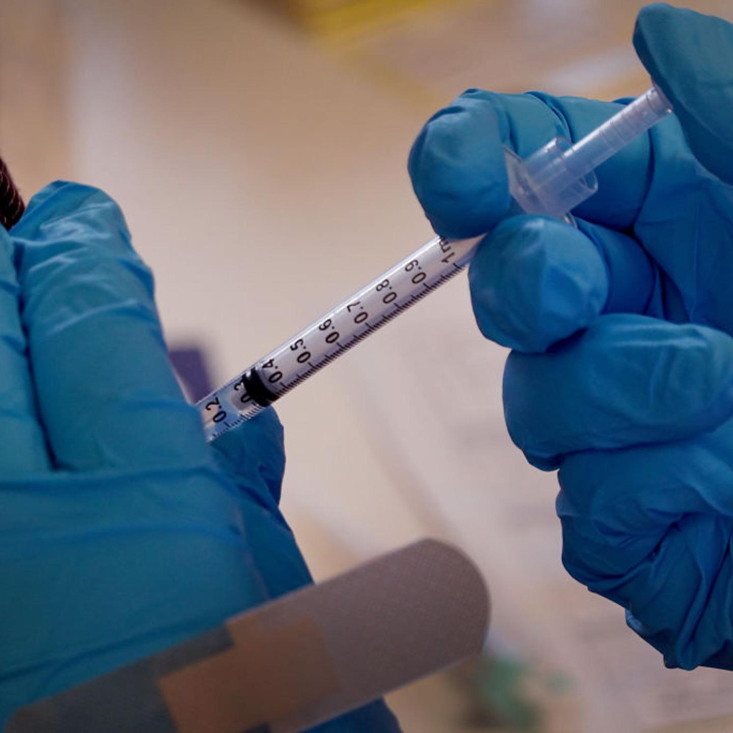 COVID-19 Omicron Booster Shots Administered Along With Other Vaccines At Chicago Senior Center