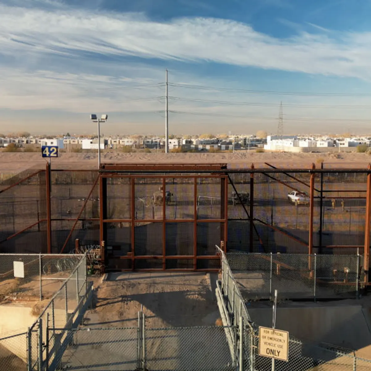 TOPSHOT-US-MEXICO-BORDER-IMMIGRATION