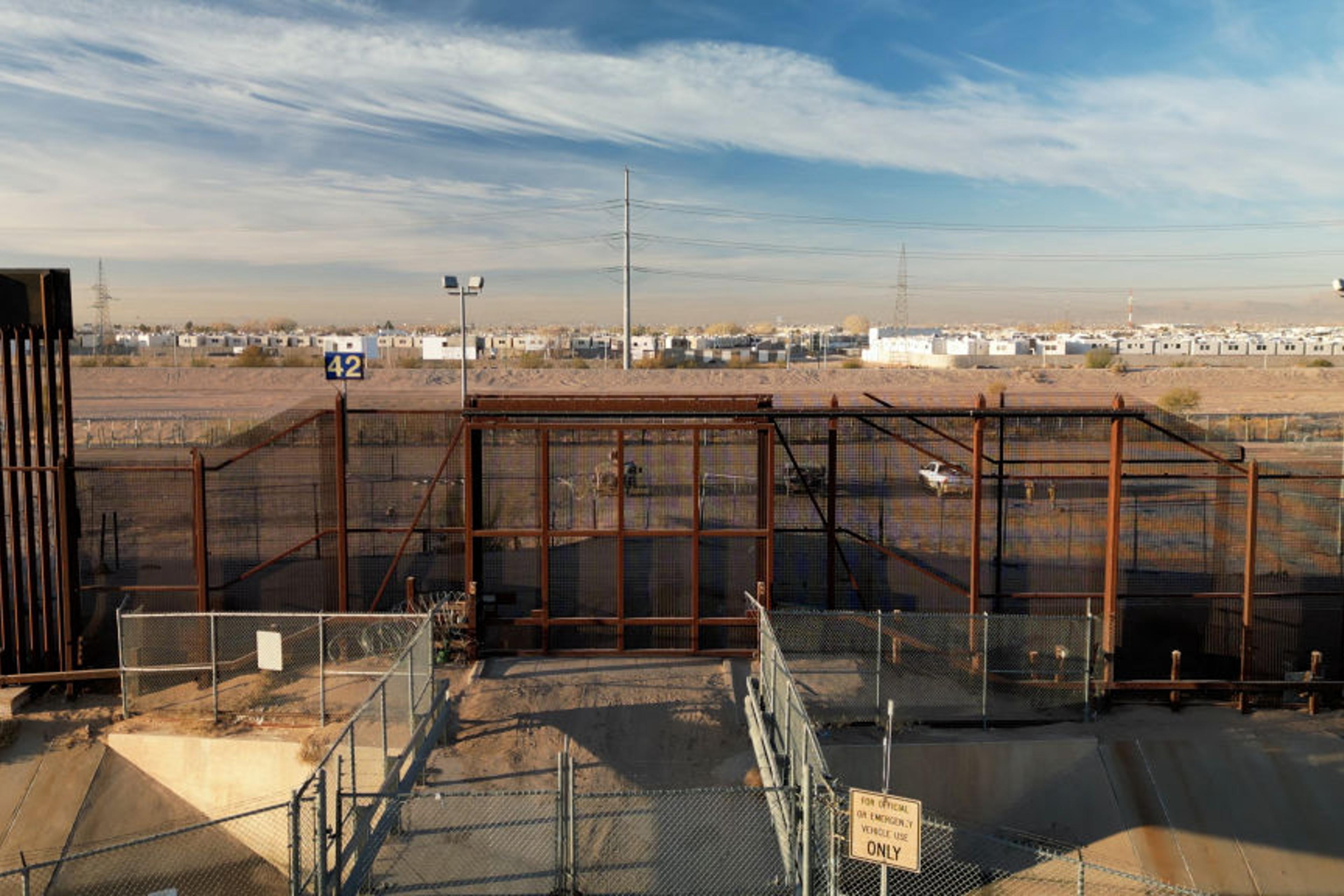 TOPSHOT-US-MEXICO-BORDER-IMMIGRATION
