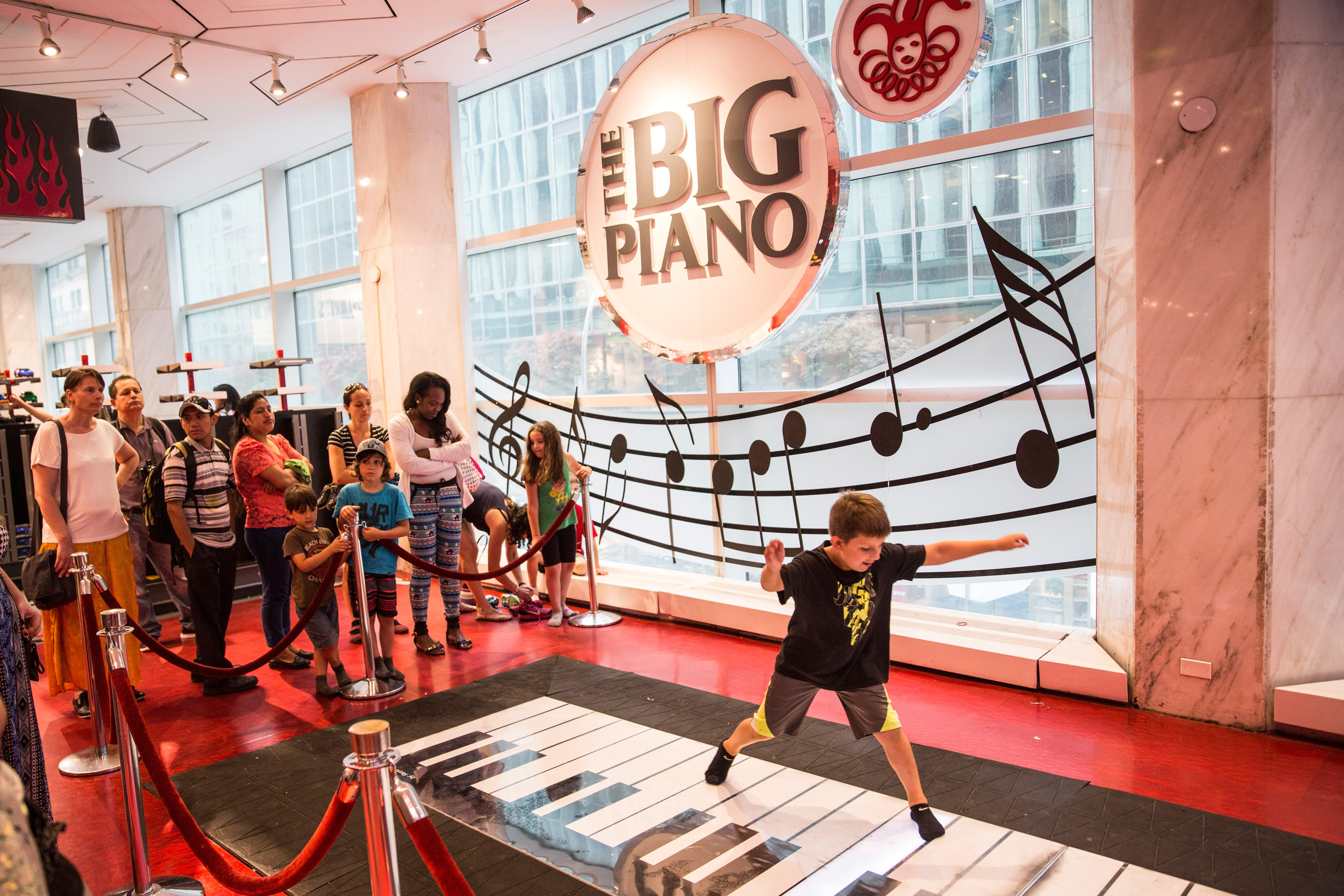 FAO-Schwarz-Closing