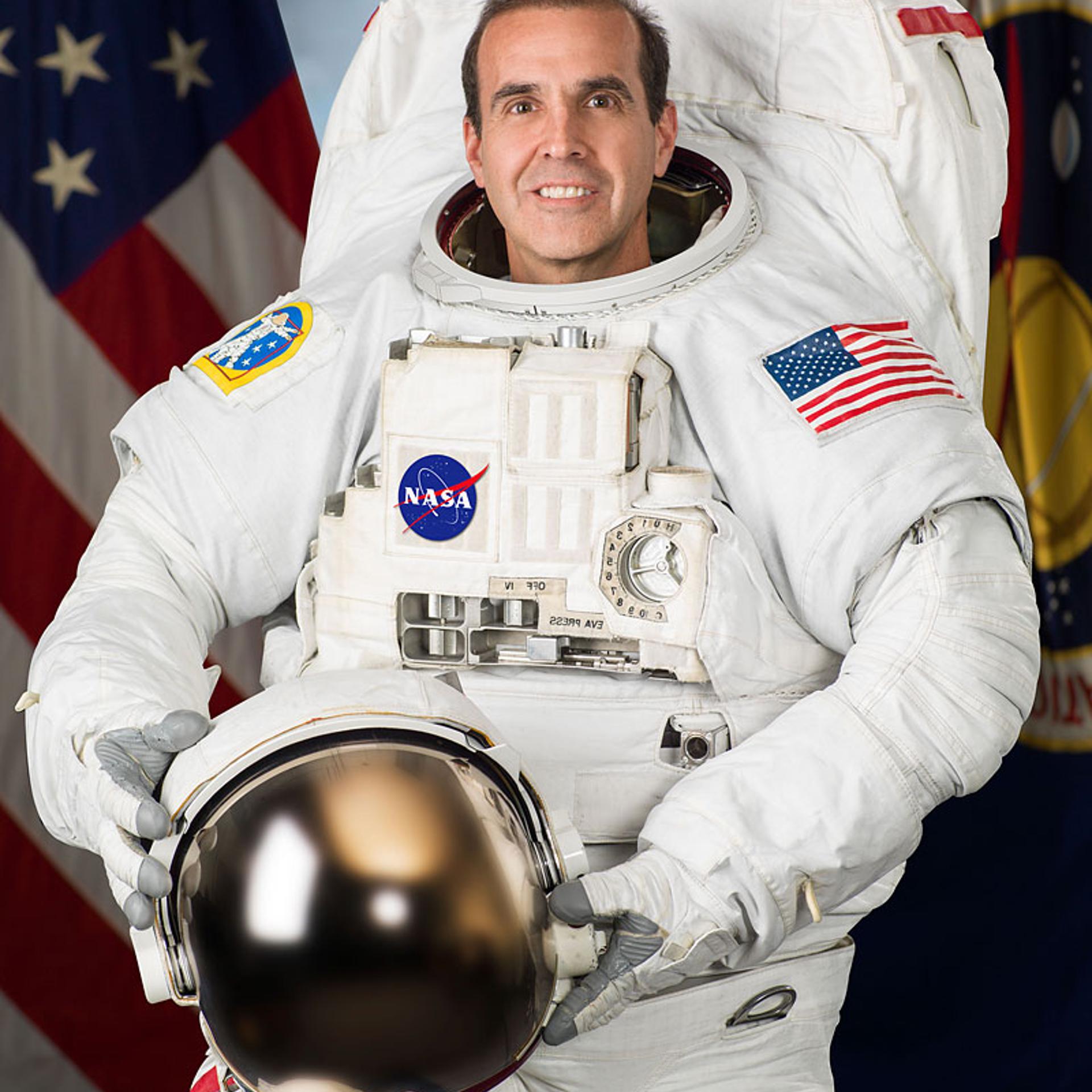 Astronaut Rick Mastracchio, wearing his Extravehicular Mobility Unit spacesuit, June 18, 2013.