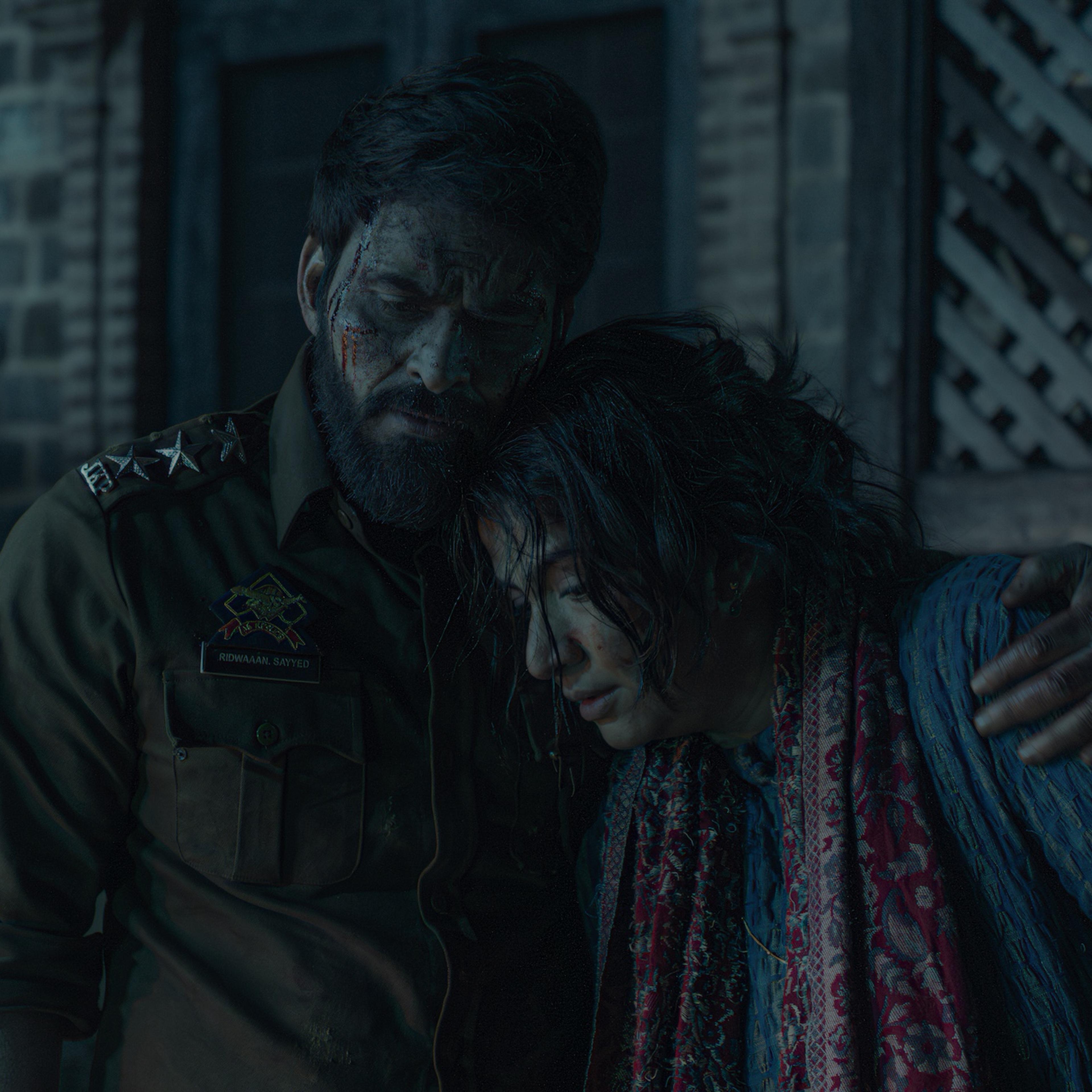 Baramulla. (L to R) Manav Kaul as Ridwaan Sayyid, Bhasha Sumbli as Gulnaar Sayyid in Baramulla. Cr. Courtesy of Netflix © 2025