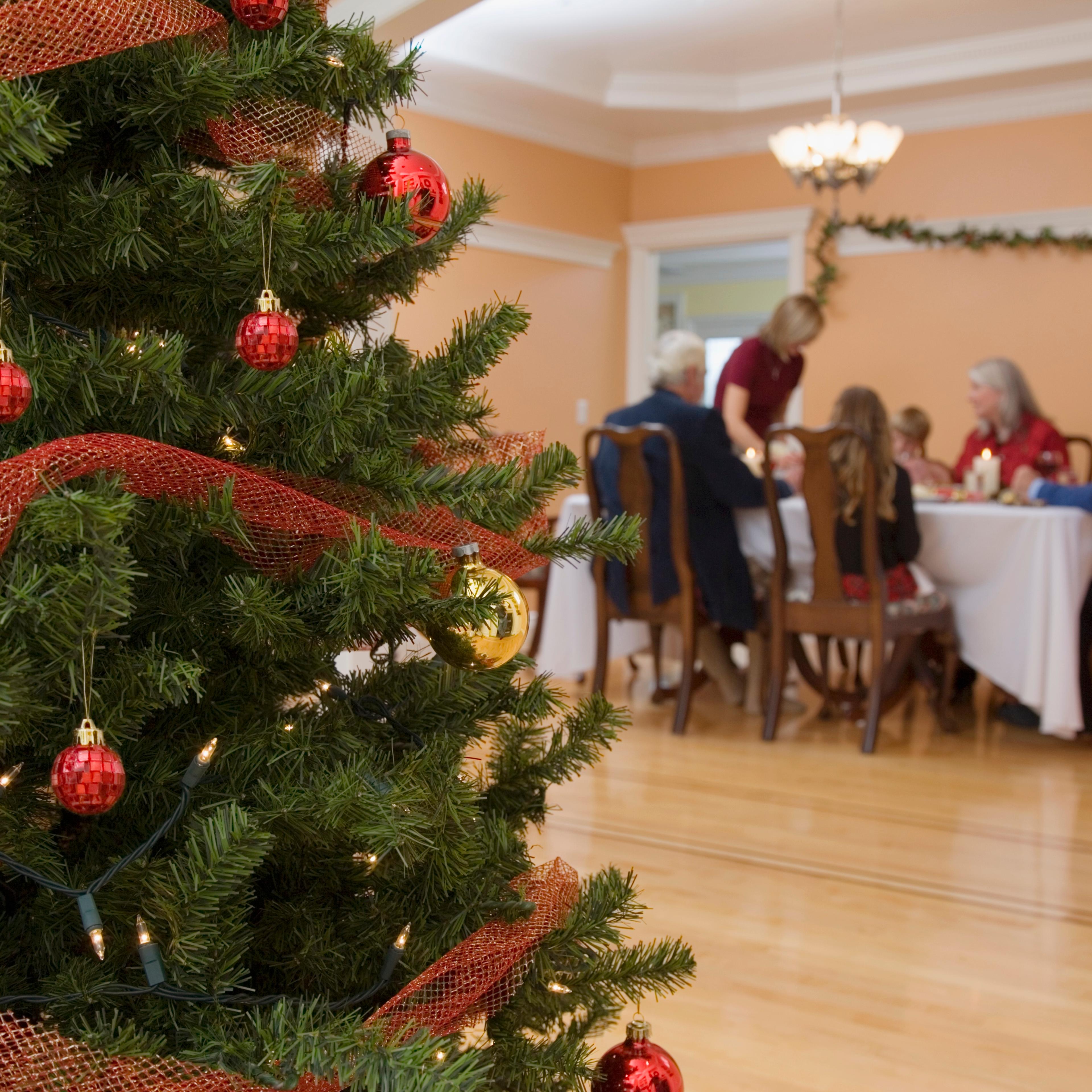 christmas-tree-family-meal