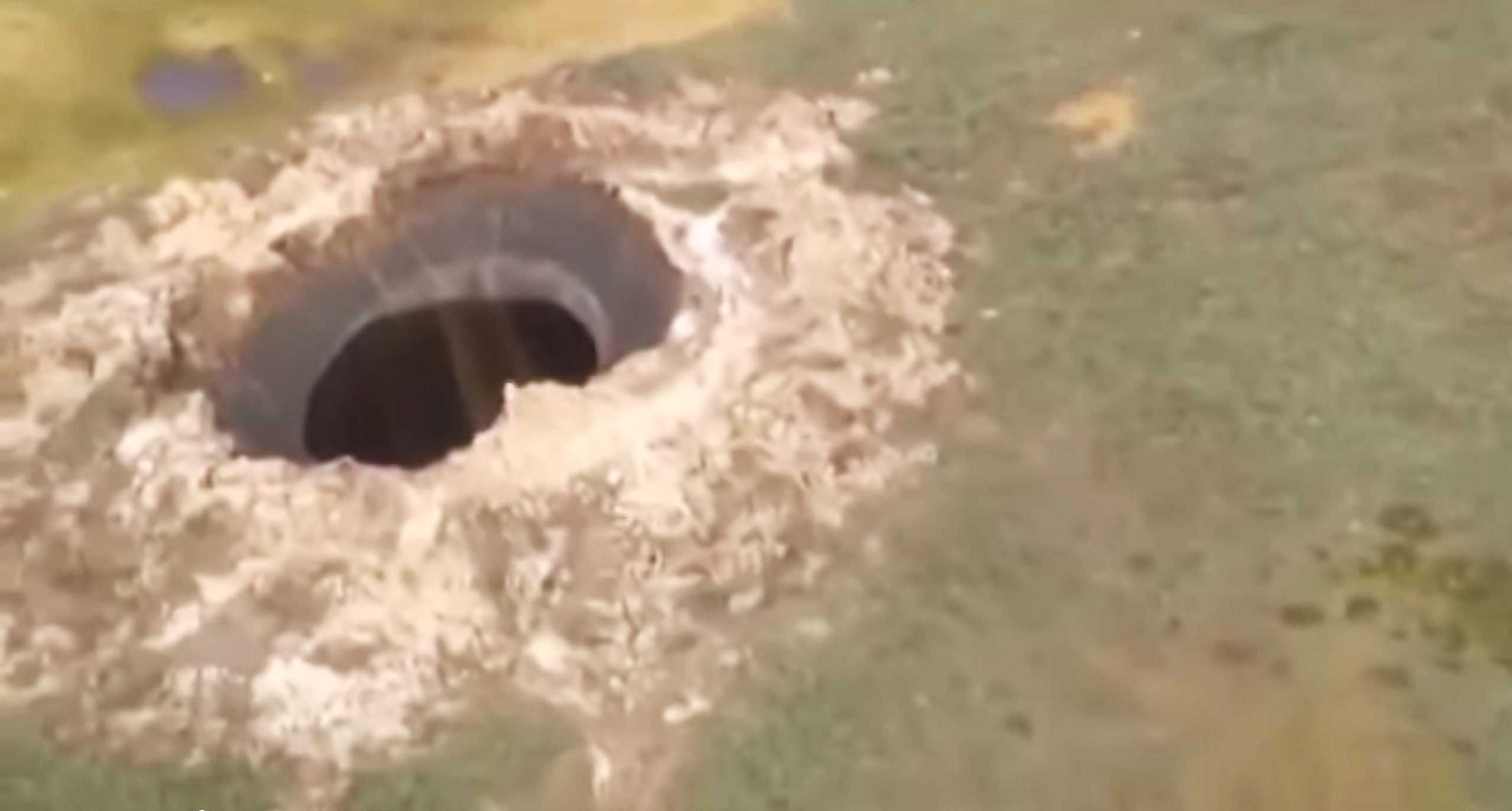 Giant Hole in the Earth Appears in Yamal Peninsula of Siberia