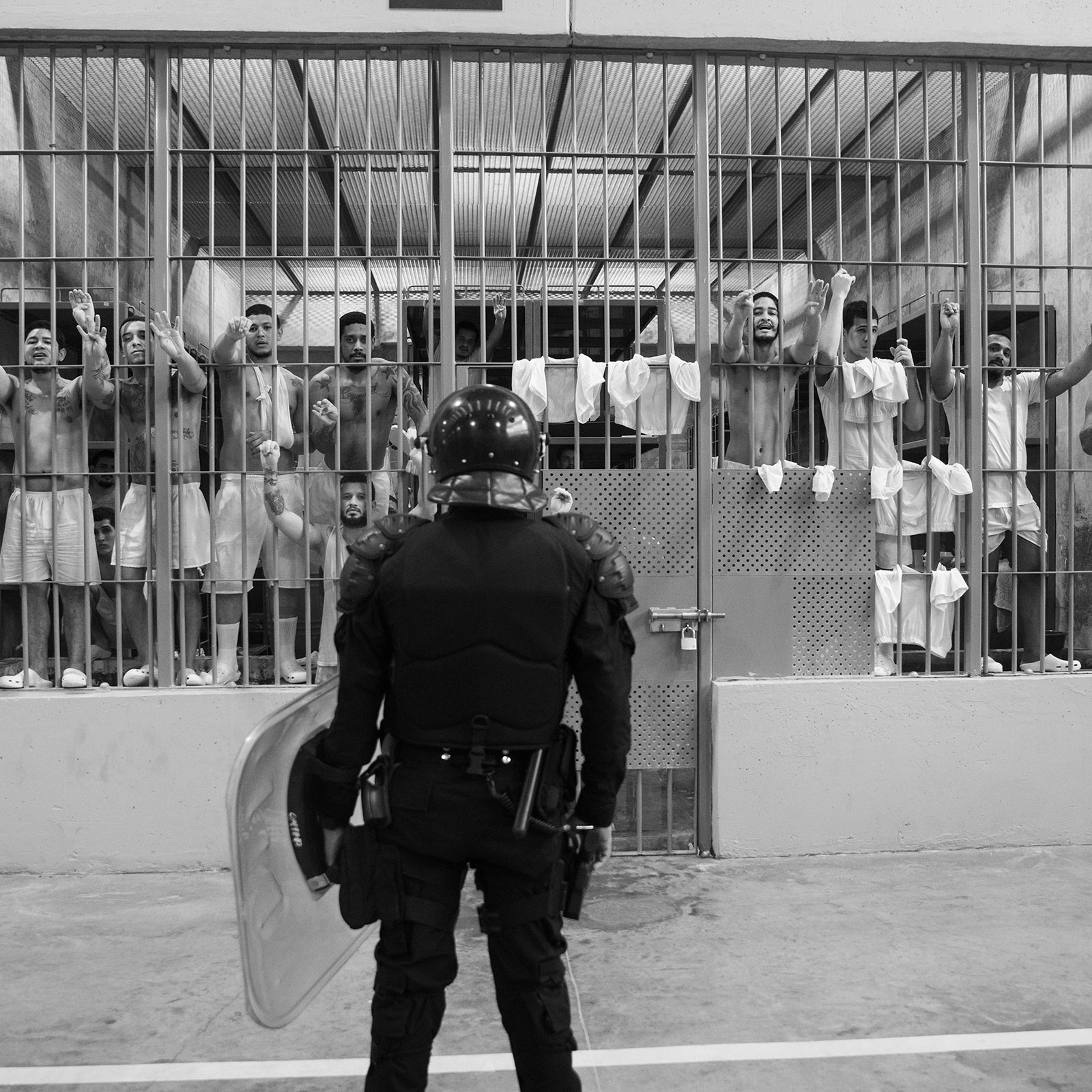 CECOT, the world’s largest prison by capacity, enforces strict silence and order among inmates. However, Module 8, housing Venezuelan deportees, deviates from this norm, with detainees openly communicating and protesting.