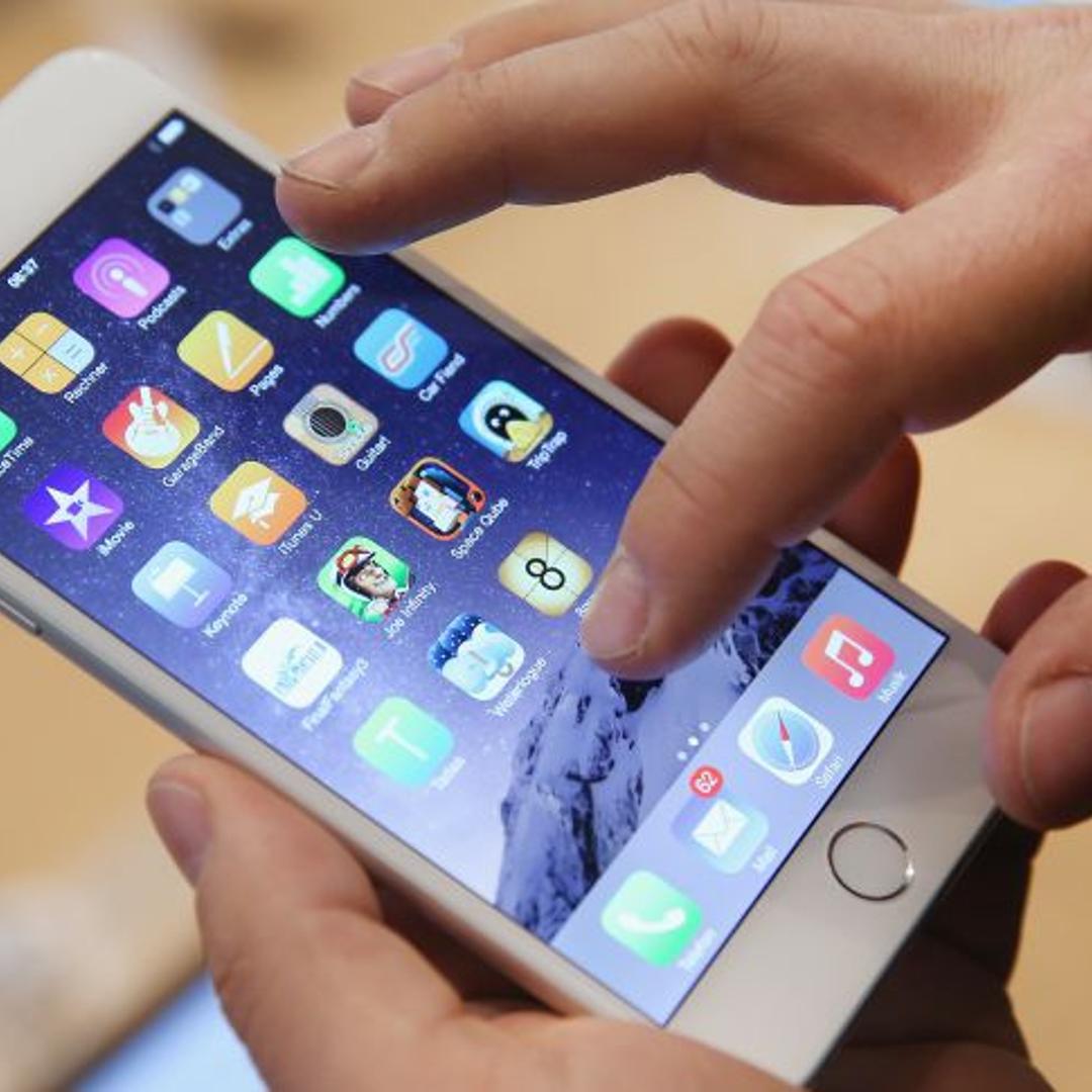 Apple Starts iPhone 6 Sales In Germany