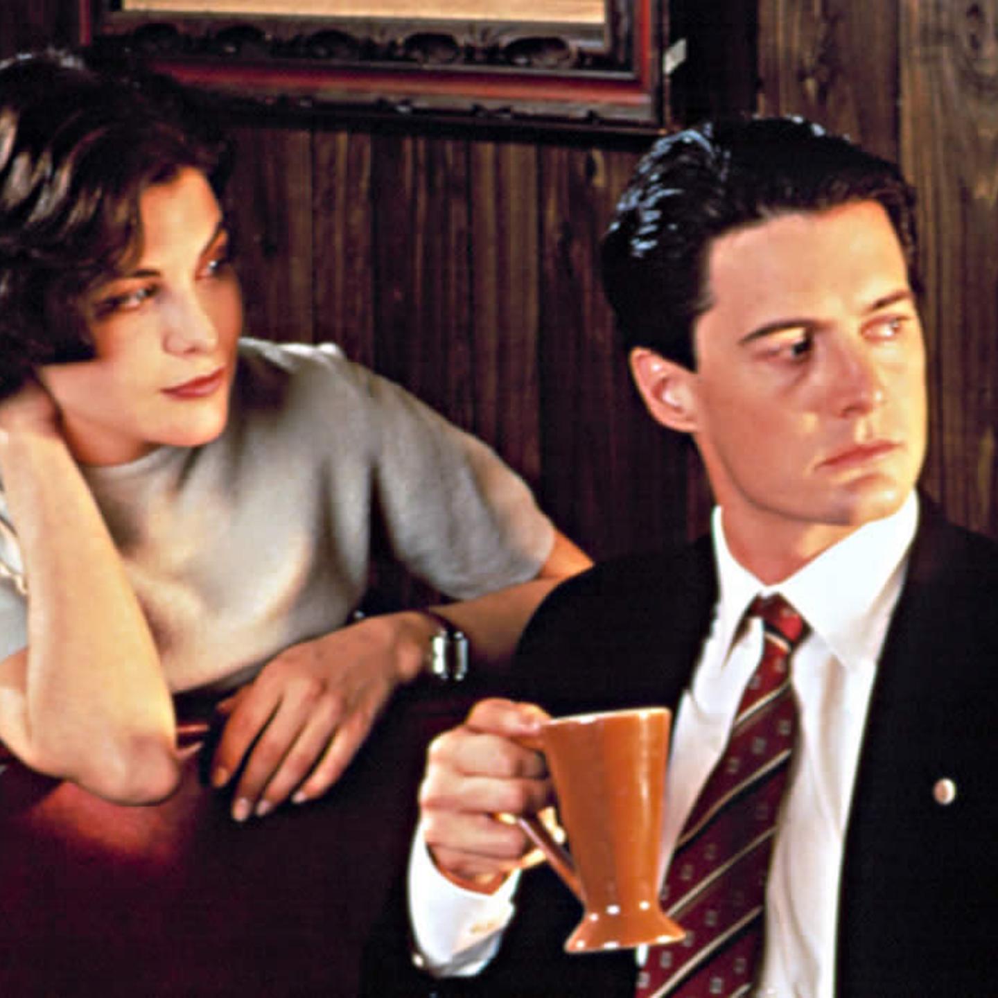 Sherilyn Fenn and Kyle MacLaughlin in Twin Peaks