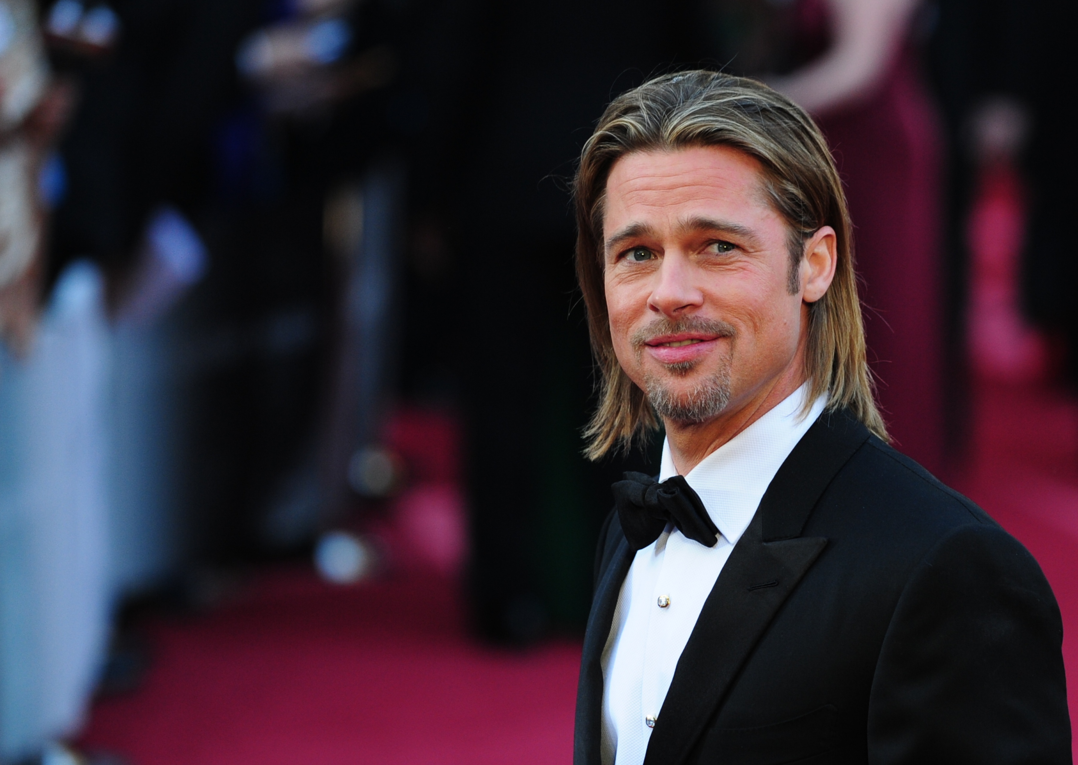 Actor Brad Pitt arrives on the red carpet for the 84th Annual Academy Awards on February 26, 2012 in Hollywood,