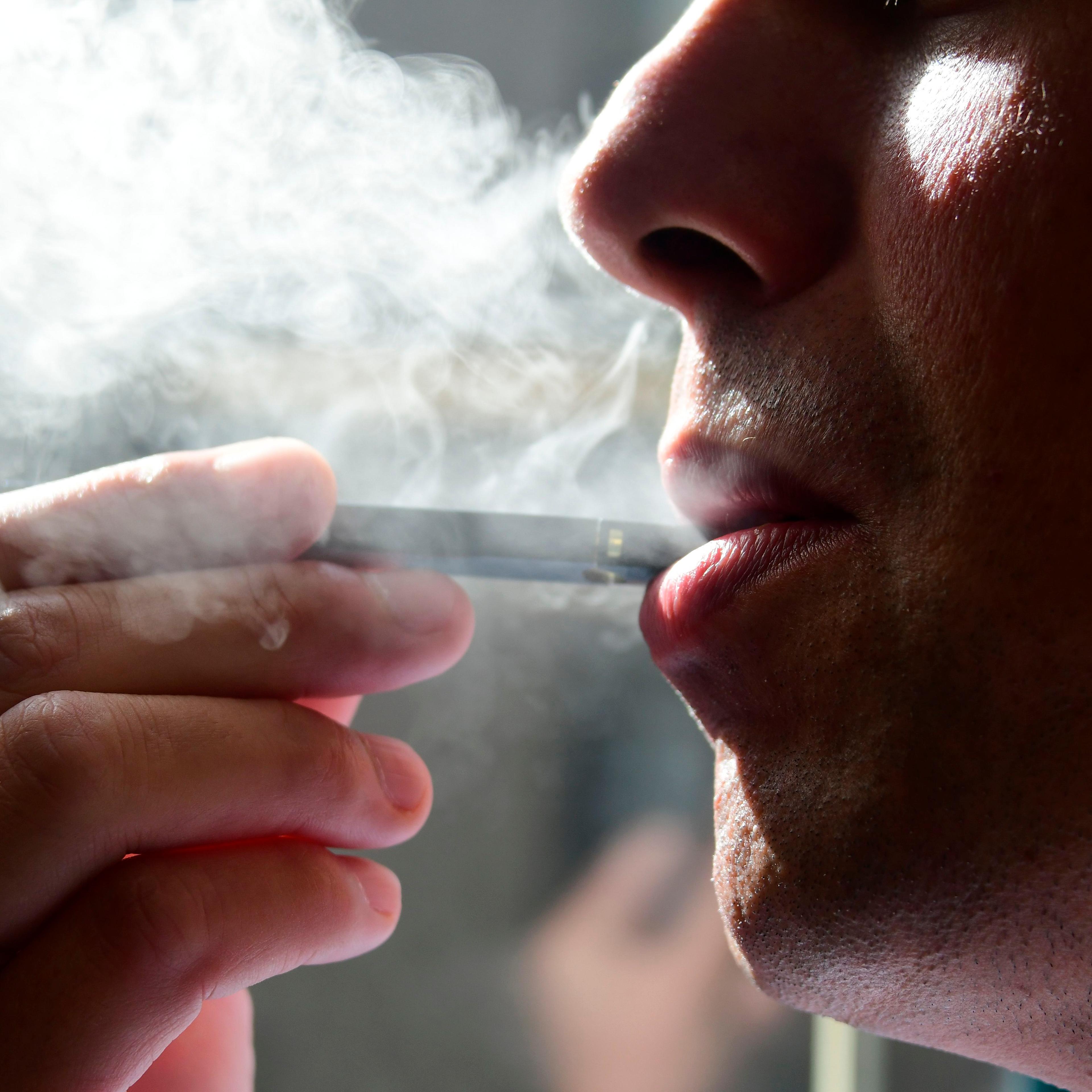 DOUNIAMAG-US-INDUSTRY-TOBACCO-HEALTH-TEENS