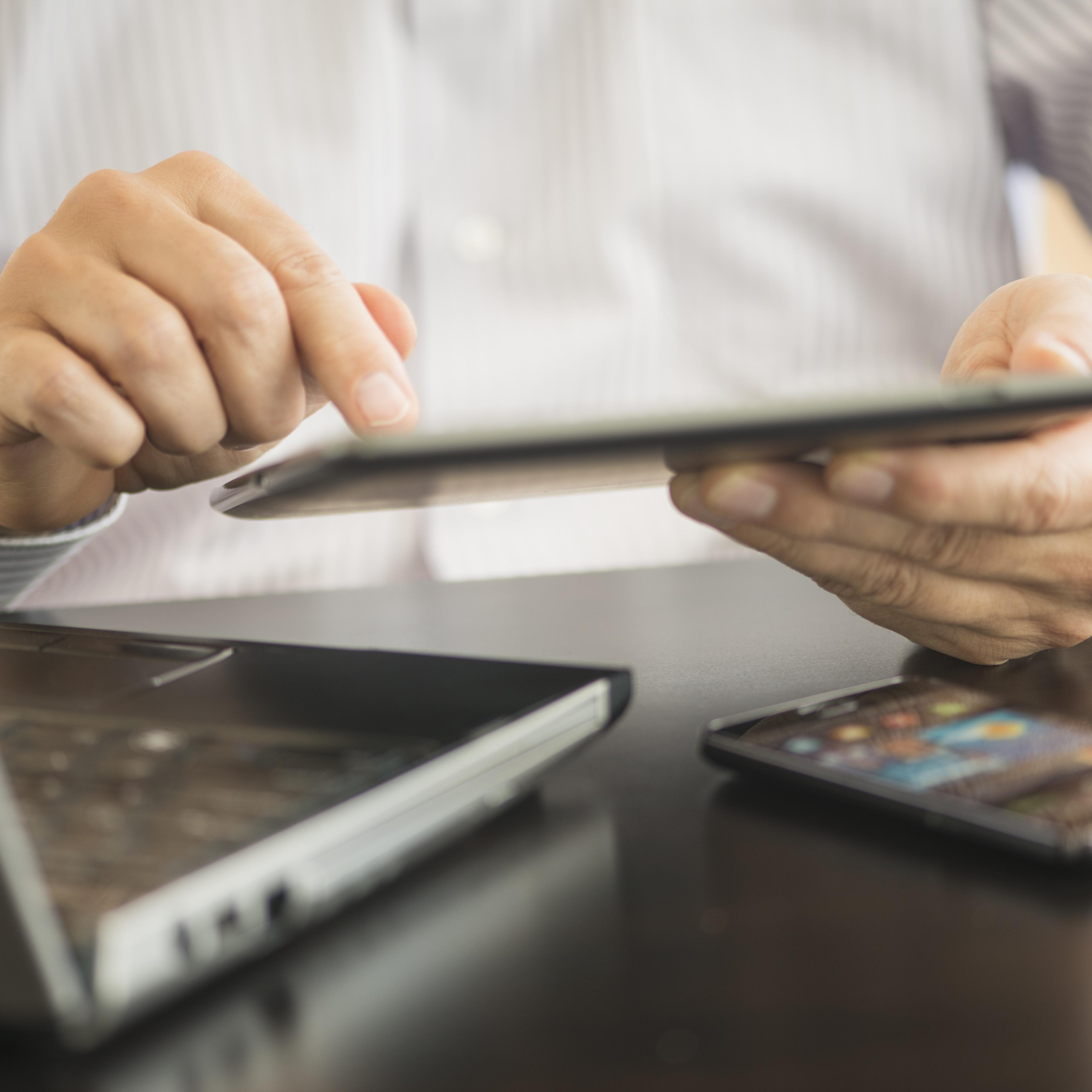 Tablet PC Sales Drop for First Time