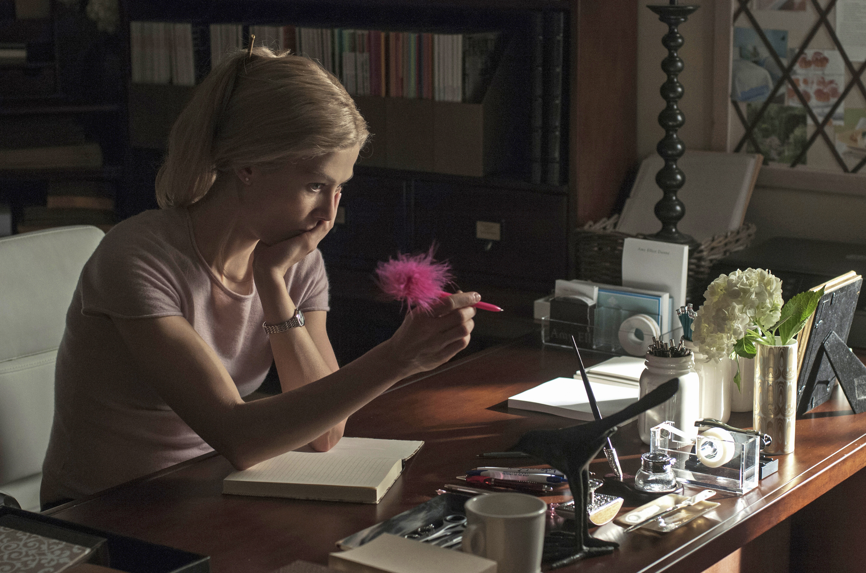 DF-05860_R -- As her marriage flounders, Amy (Rosamund Pike) expresses her thoughts in a diary.