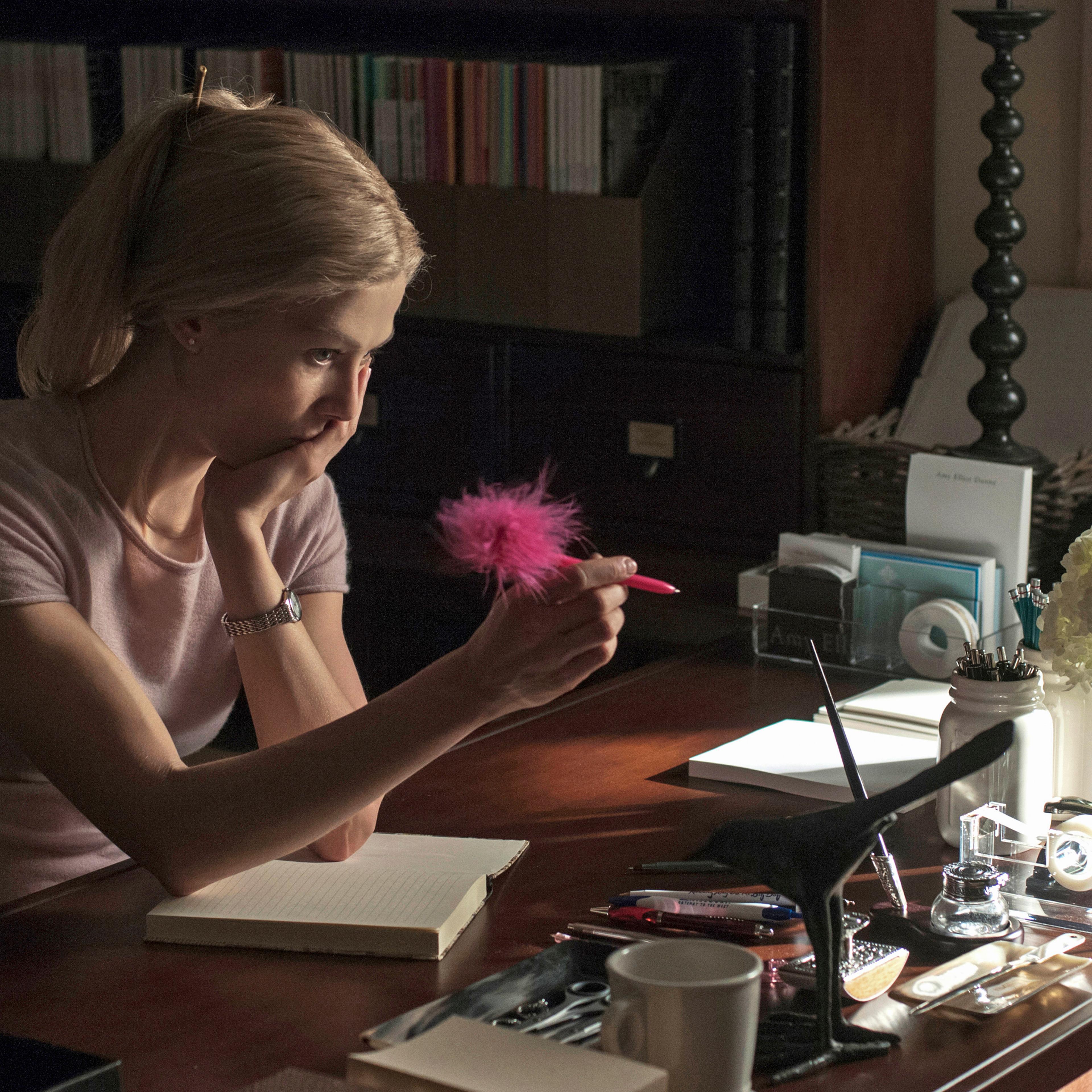 DF-05860_R -- As her marriage flounders, Amy (Rosamund Pike) expresses her thoughts in a diary.