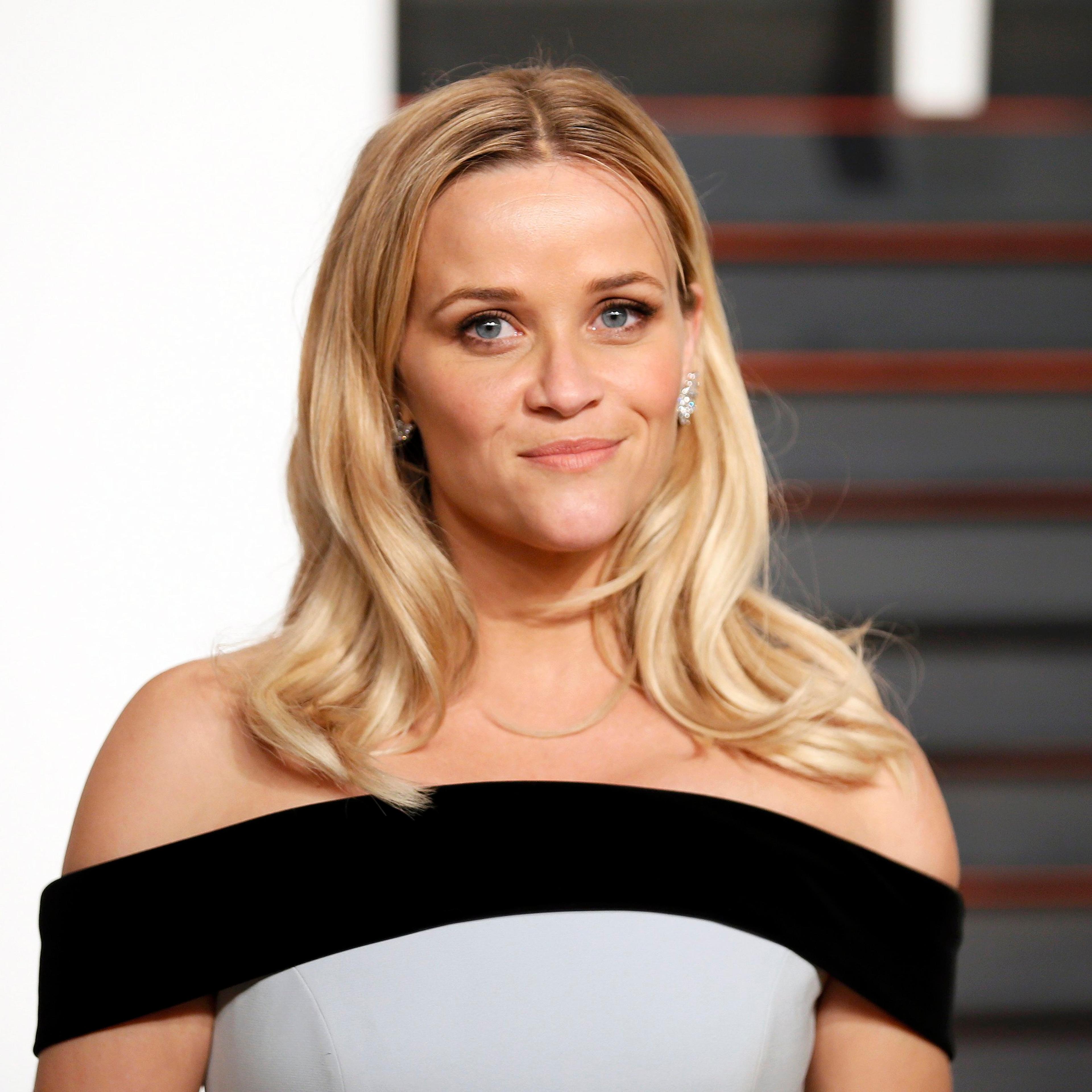 Reese Witherspoon arrives at the 2015 Vanity Fair Oscar Party in Beverly Hills